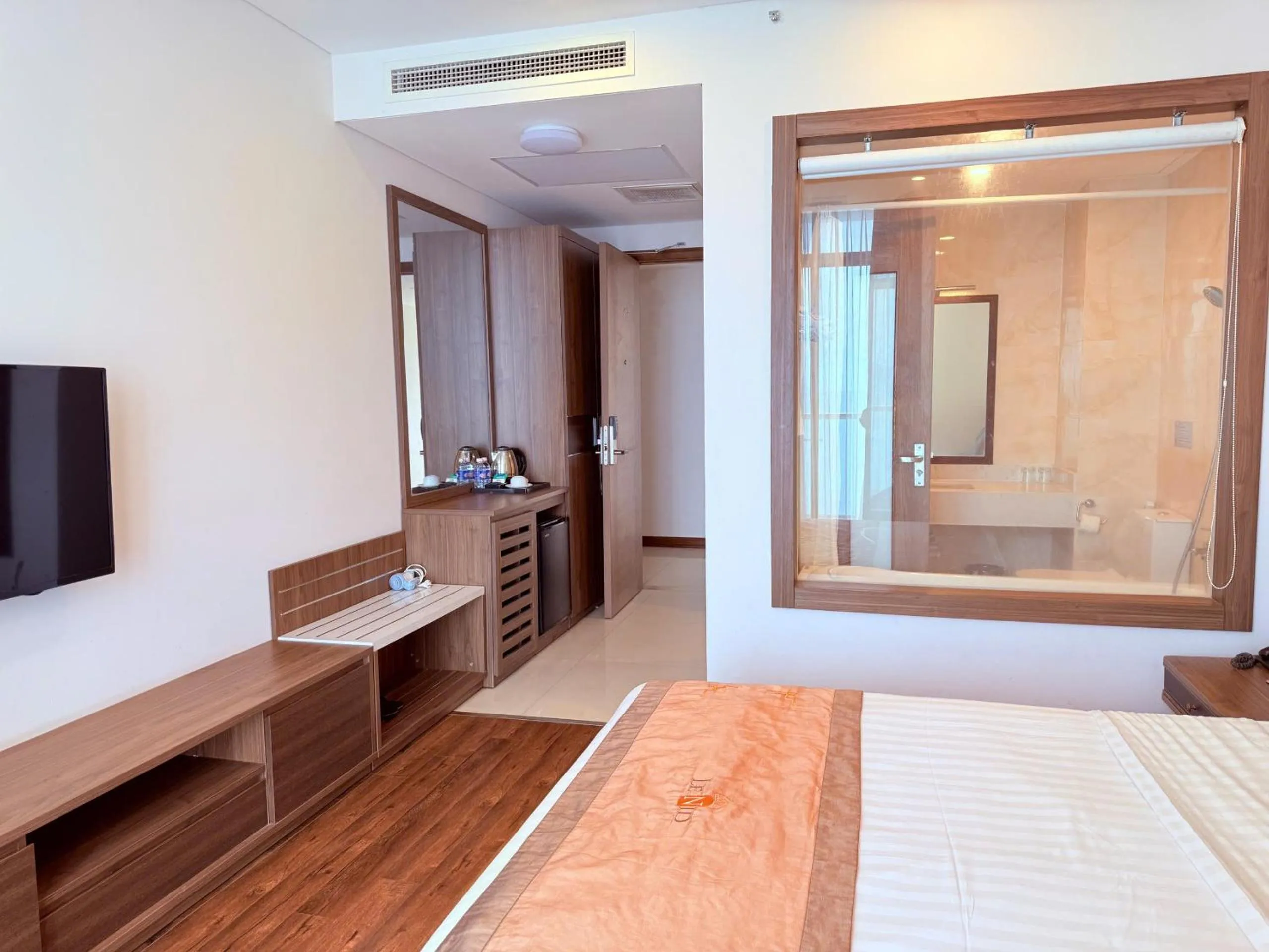 Communal lounge/ TV room, Bed in Lenid Ocean View Hotel