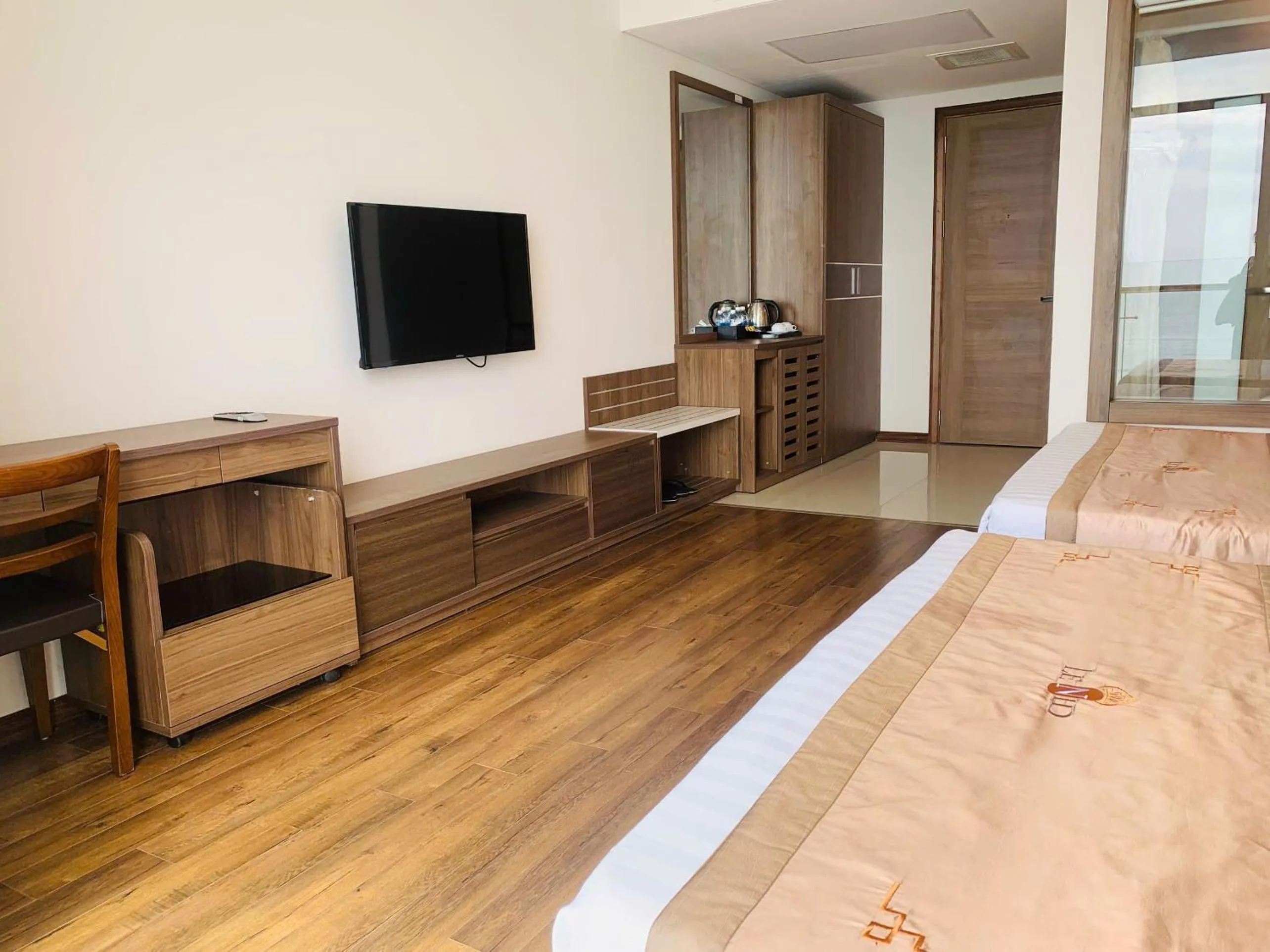 Communal lounge/ TV room, Bed in Lenid Ocean View Hotel