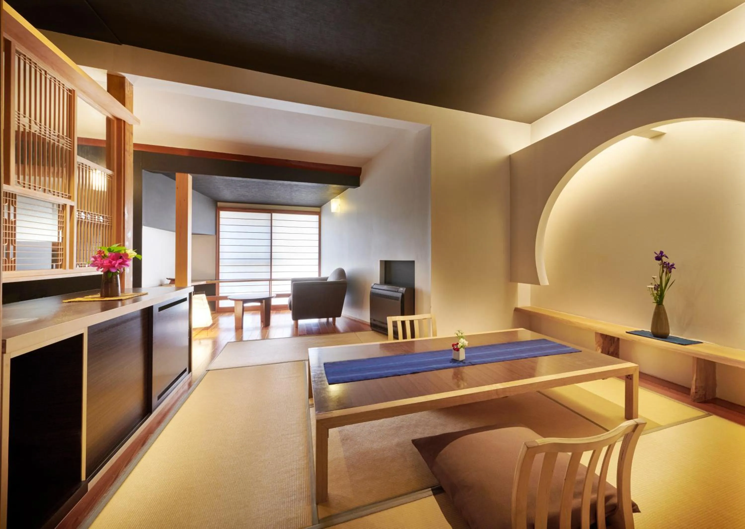 Photo of the whole room in AKARI et KAORI formerly Taizanso