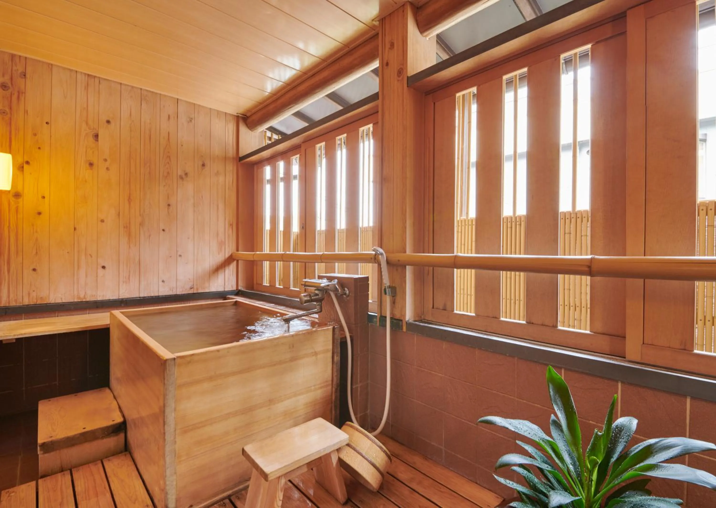 Hot Spring Bath in AKARI et KAORI formerly Taizanso