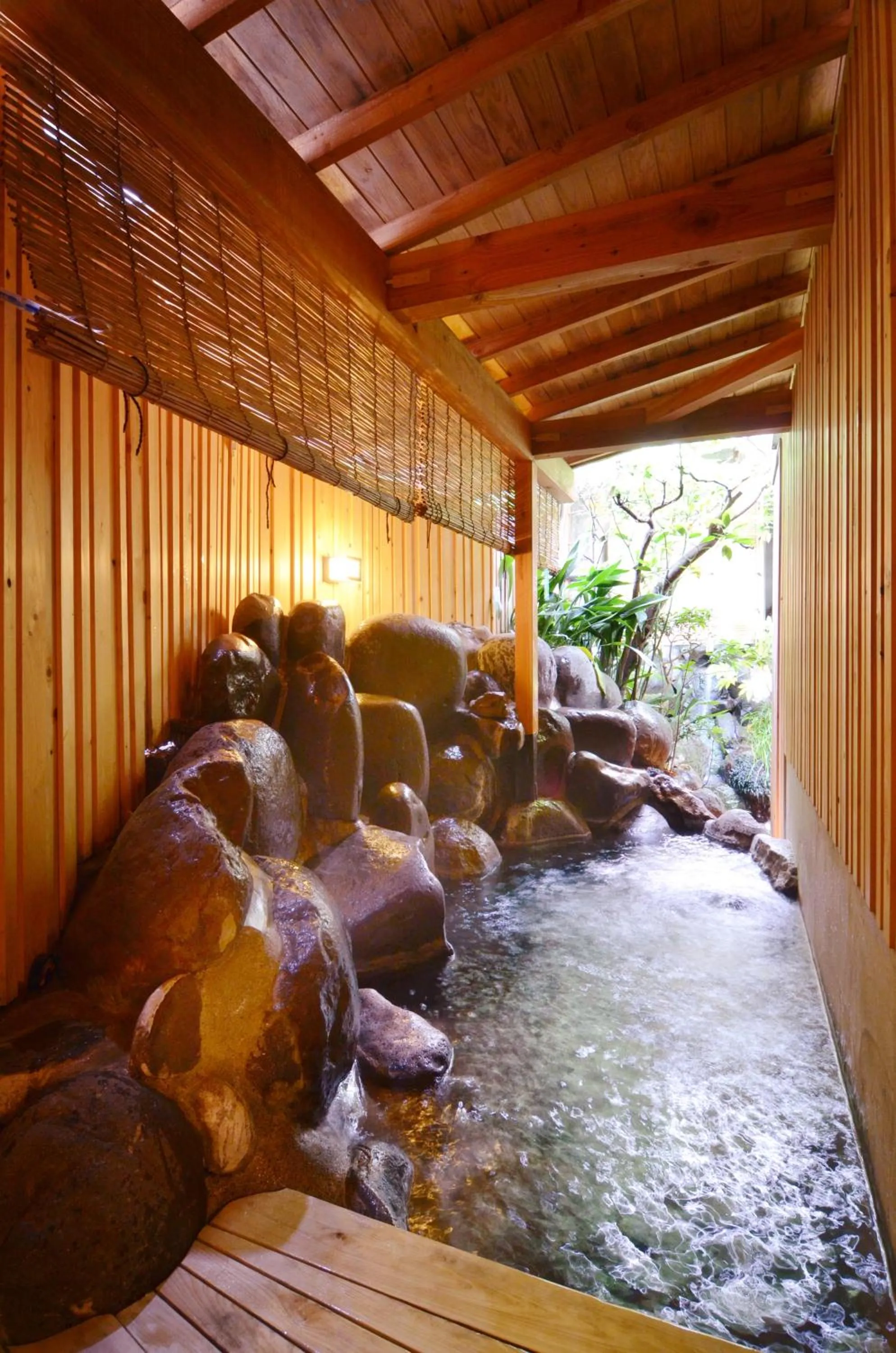 Open Air Bath in AKARI et KAORI formerly Taizanso