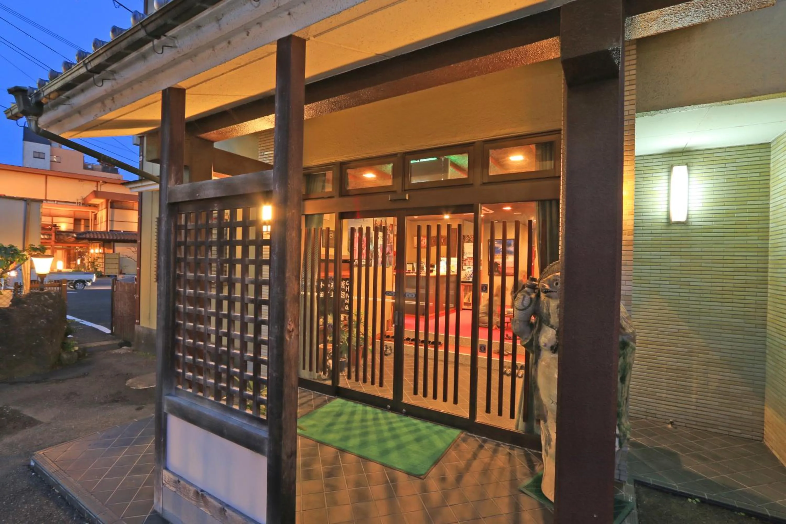 Facade/entrance in Ogotoso