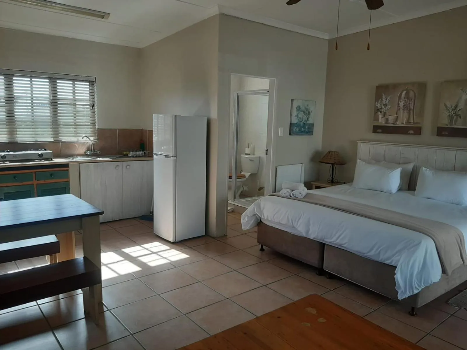 Toilet, Bed in Tourist Lodge Gansbaai
