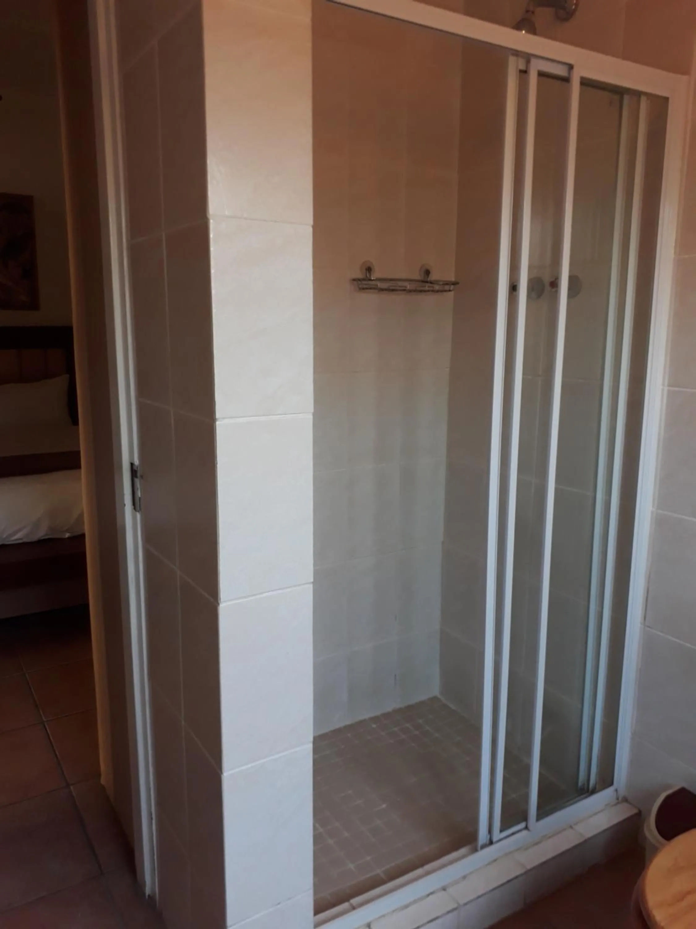 Bathroom in Tourist Lodge Gansbaai