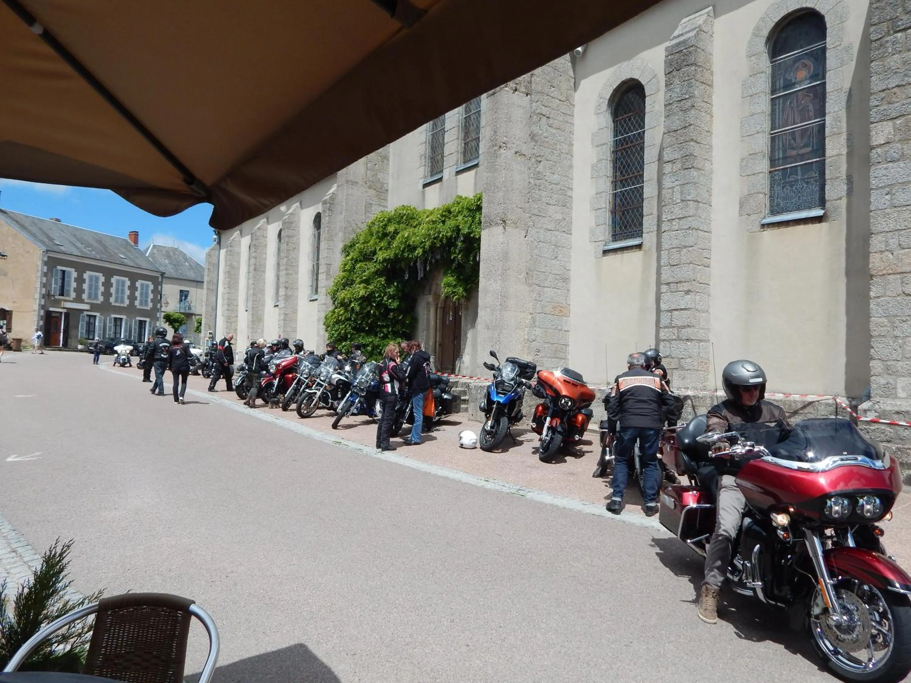 People in Le Lion D'or