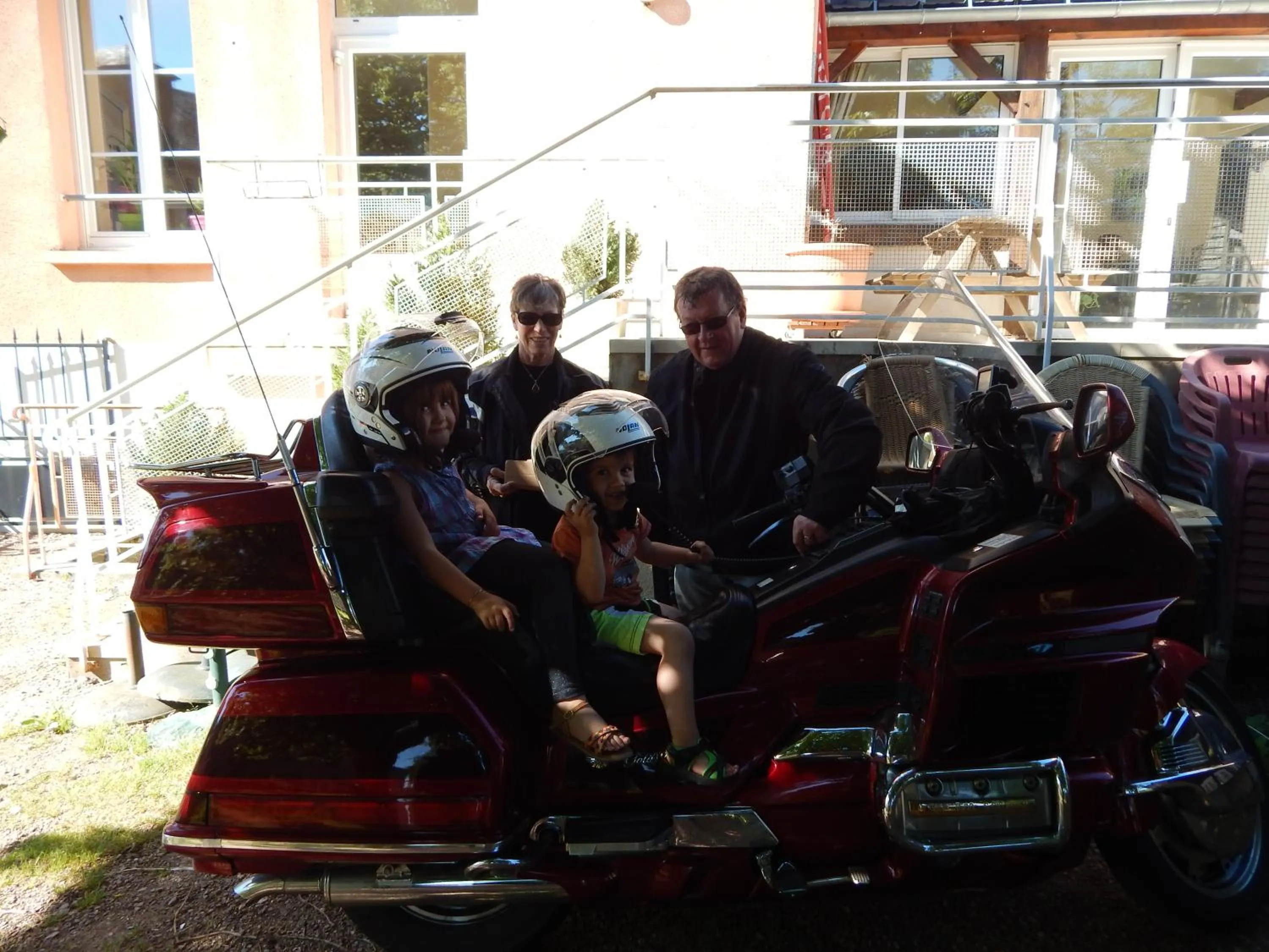 group of guests in Le Lion D'or