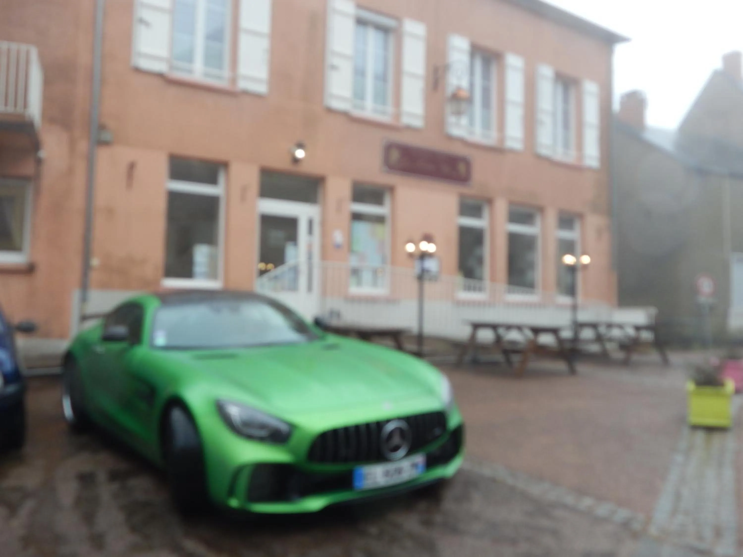 Facade/entrance in Le Lion D'or