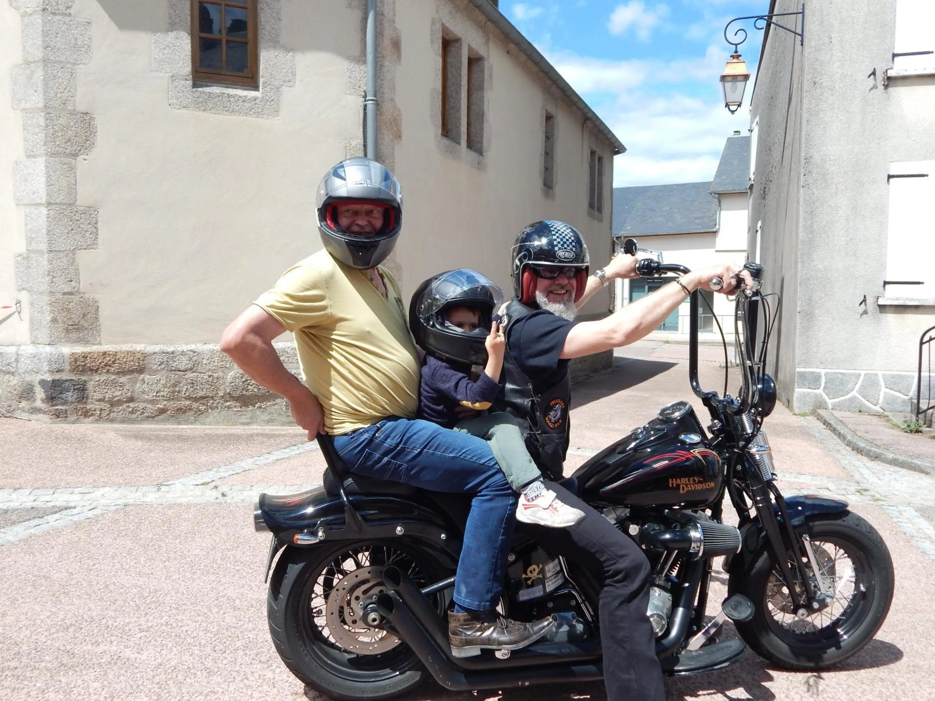 People in Le Lion D'or