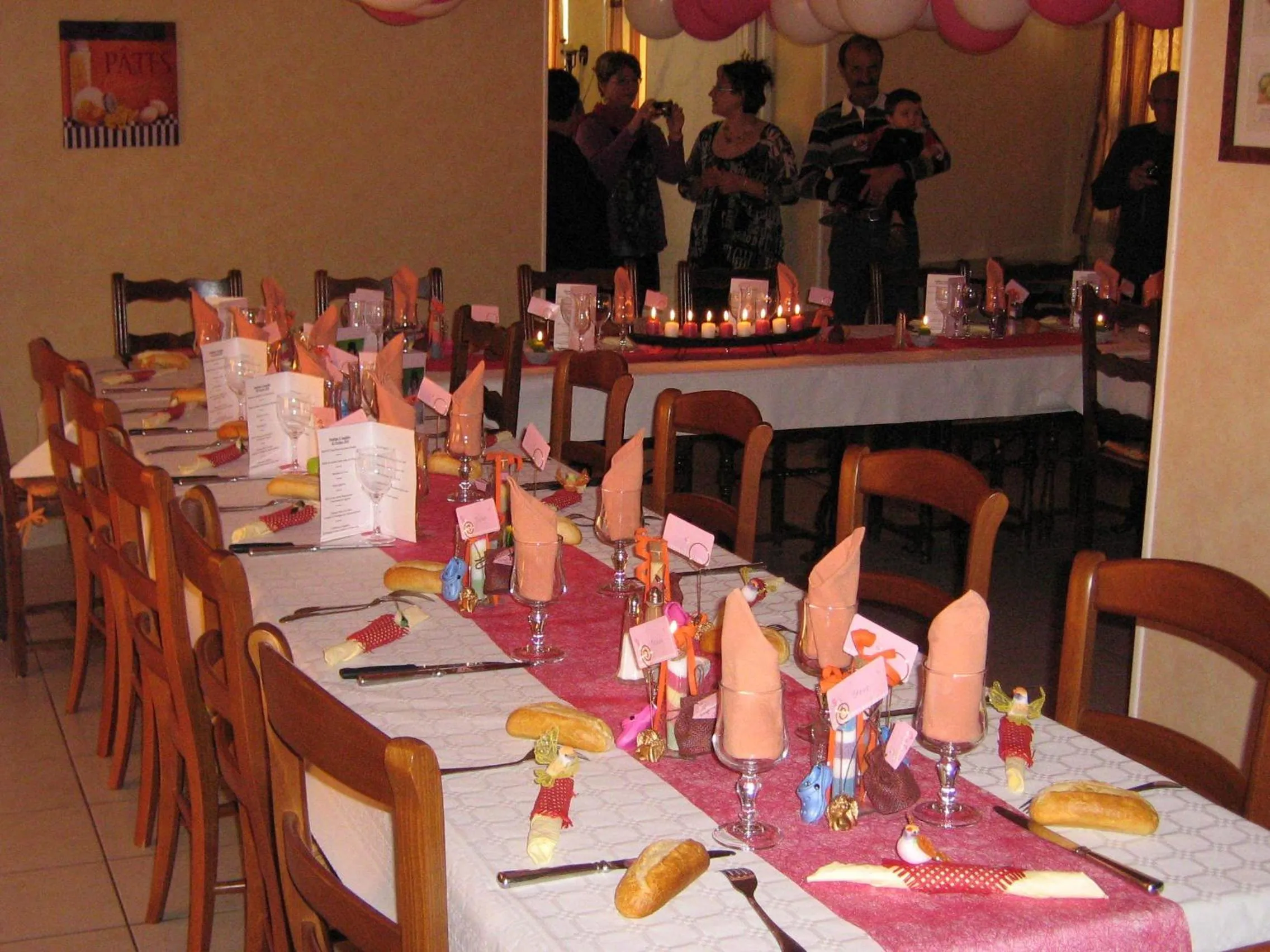 Restaurant/places to eat in Le Lion D'or