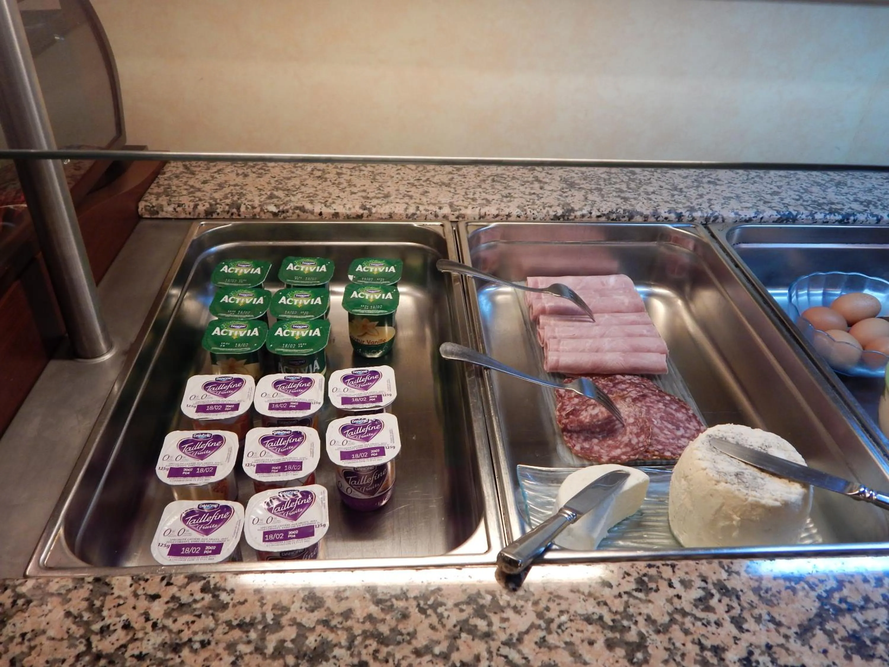 Buffet breakfast in Le Lion D'or