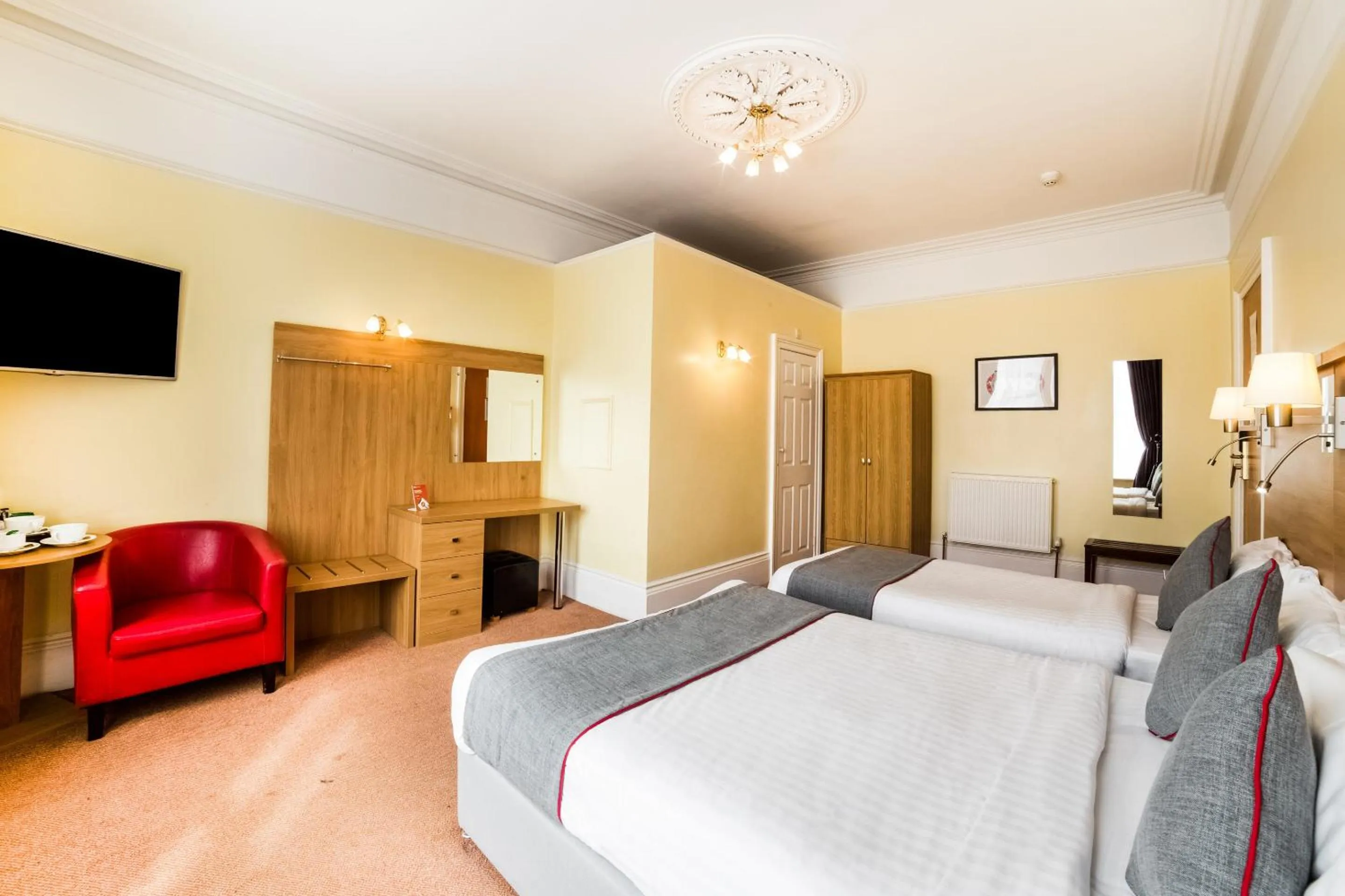 Bedroom, Bed in OYO Eagle House Hotel, St Leonards Hastings