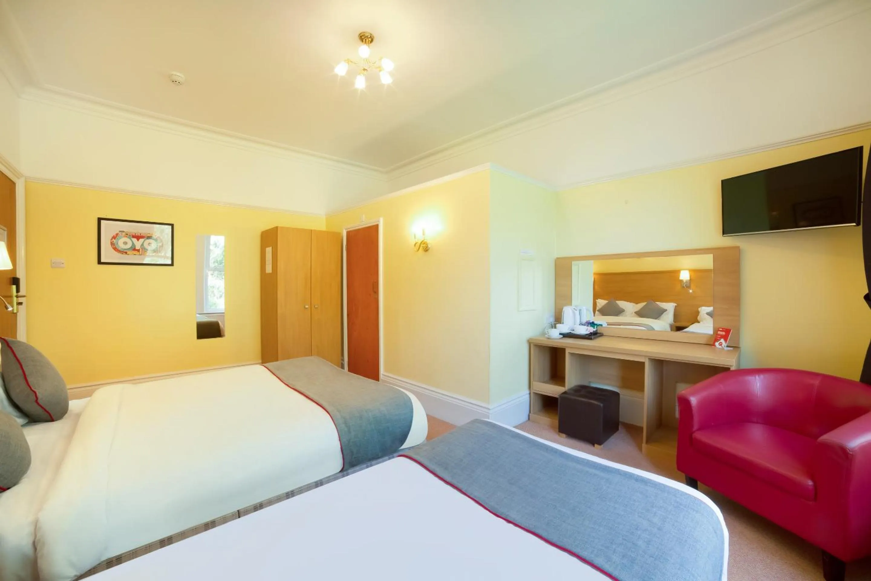 Bedroom, Bed in OYO Eagle House Hotel, St Leonards Hastings