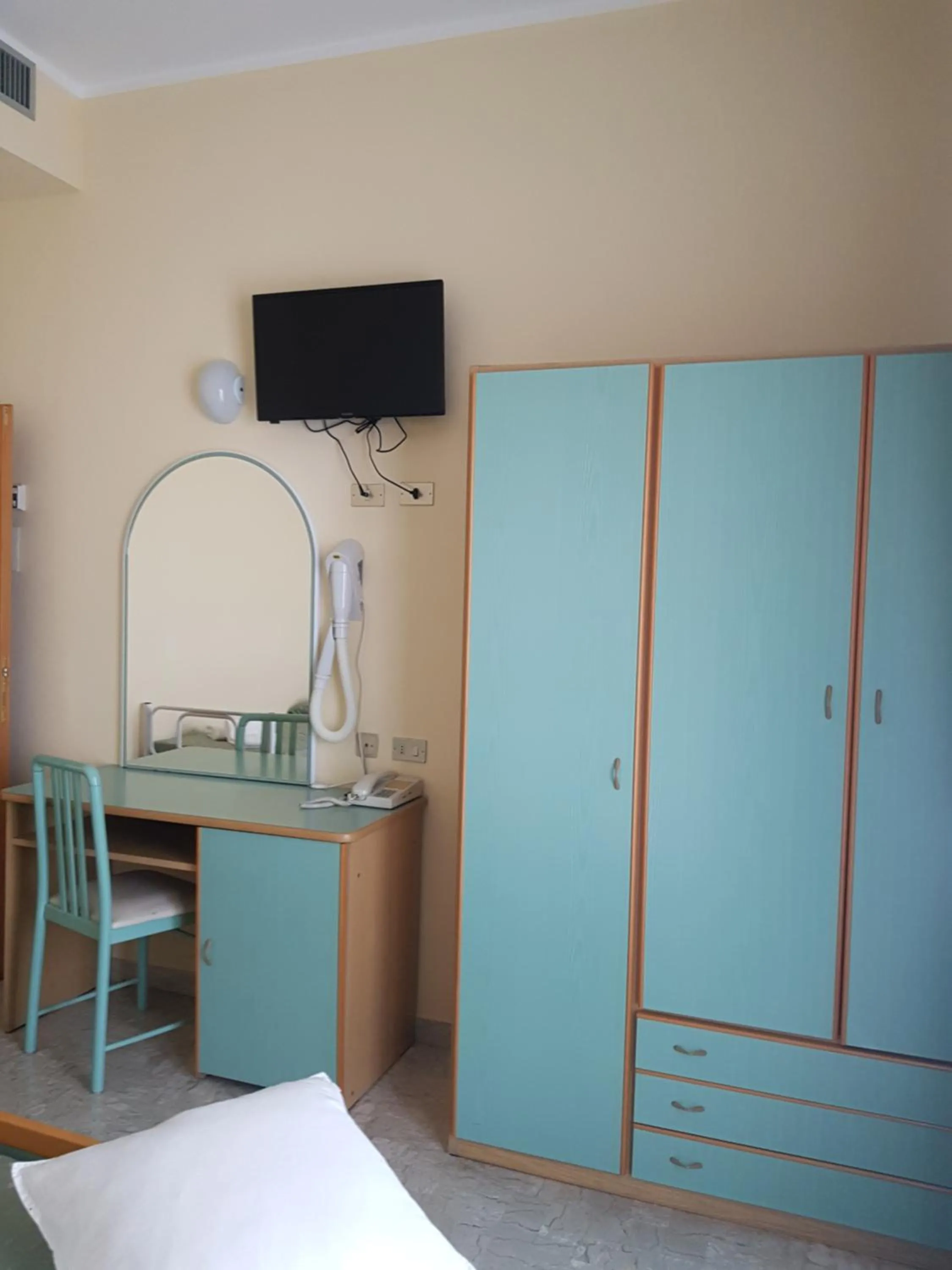 wardrobe in Hotel De La Plage