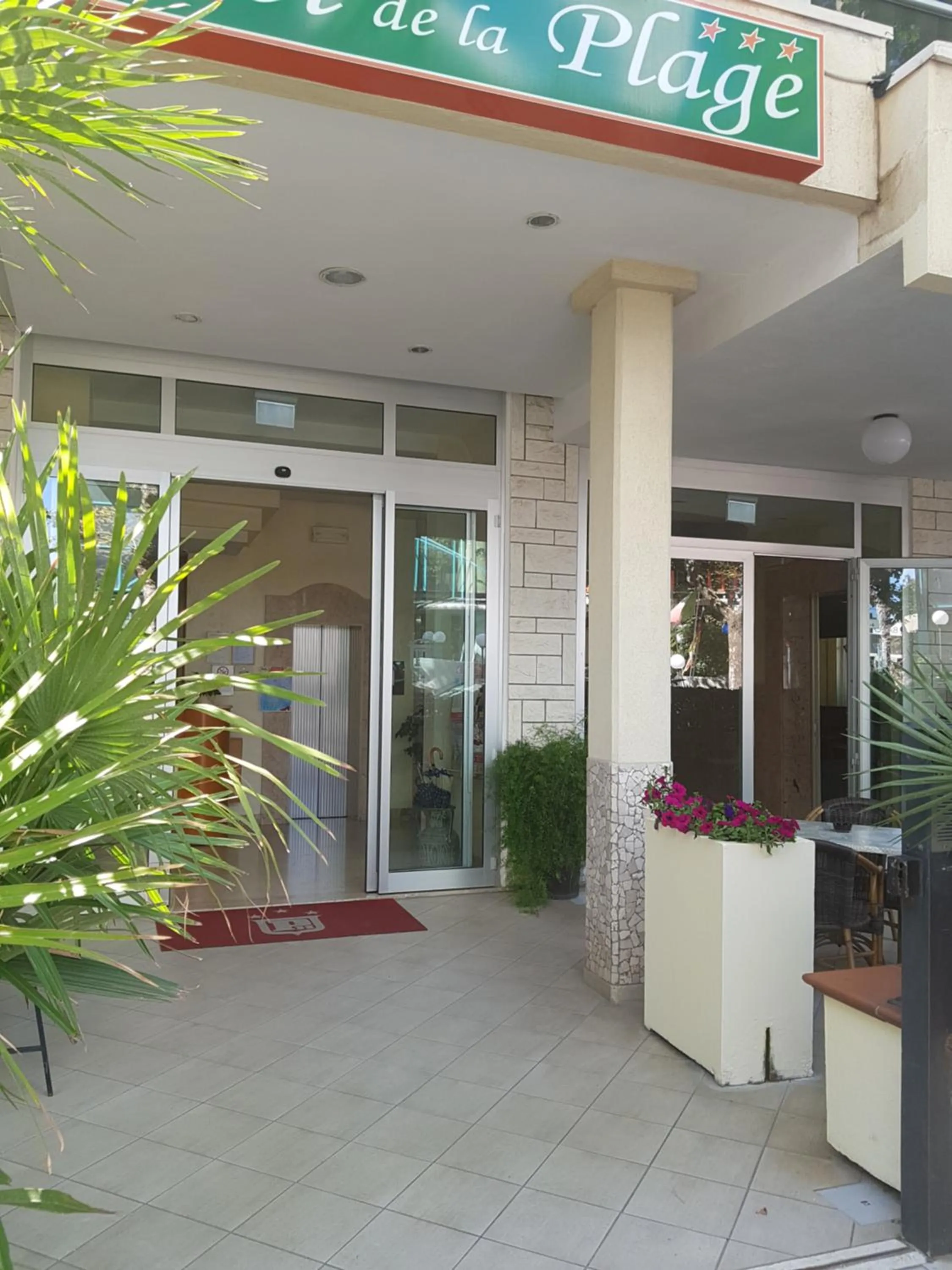 Facade/entrance in Hotel De La Plage