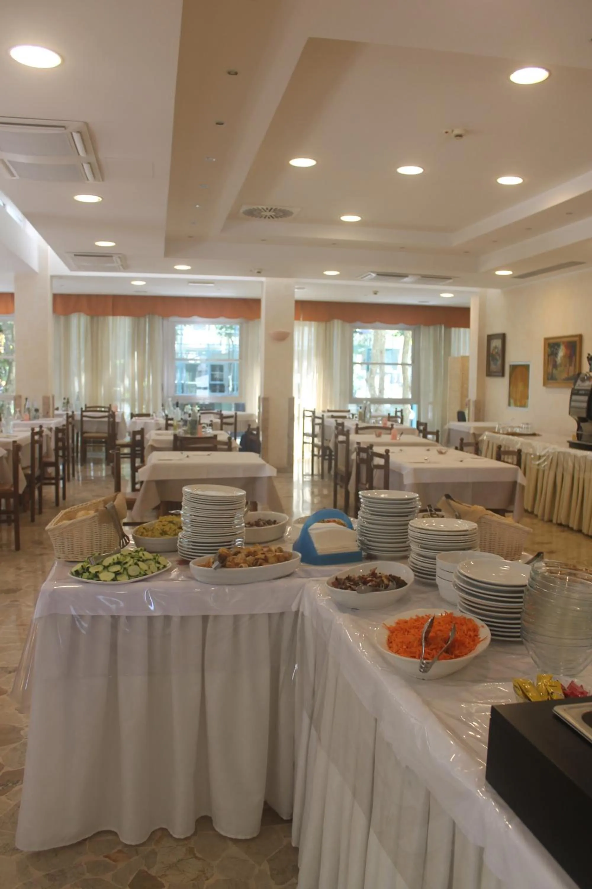Restaurant/places to eat in Hotel De La Plage