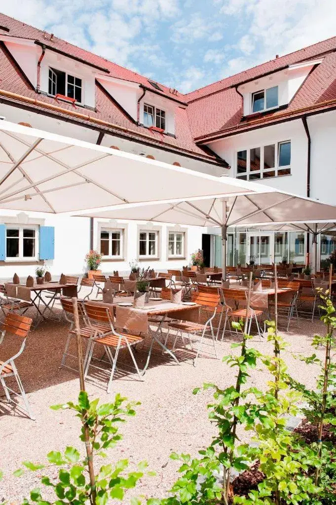 Garden, Property Building in Alpenhotel Krone