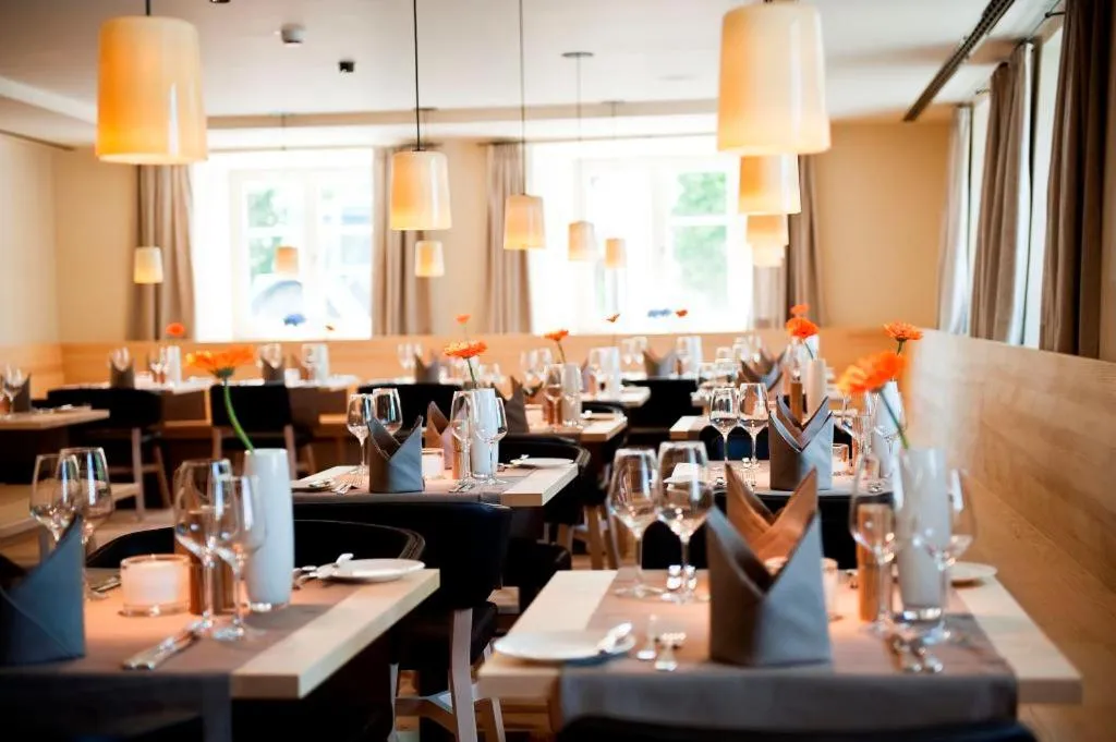 Restaurant/places to eat in Alpenhotel Krone