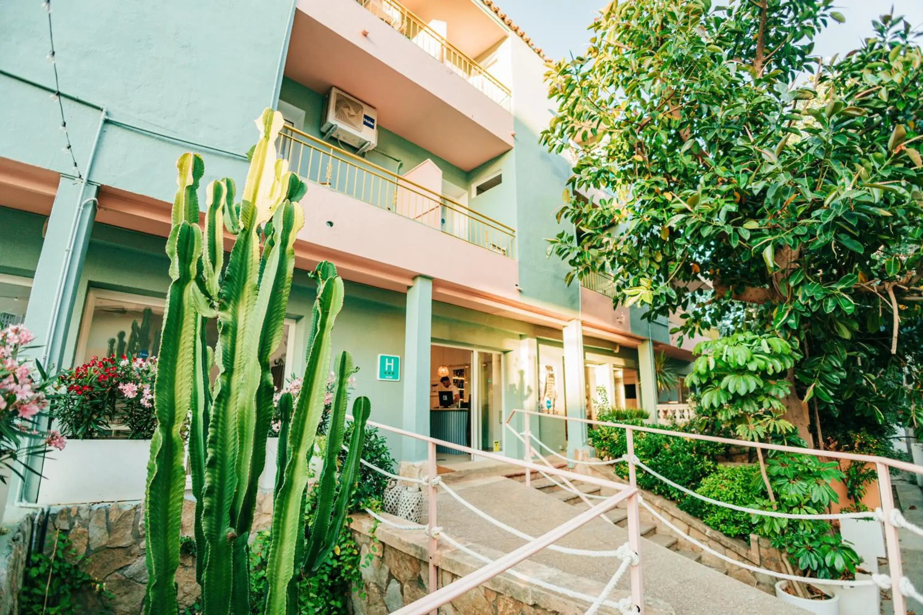 Property building in 4U Miranda - Adults Only Property building in 4U Miranda - Adults Only