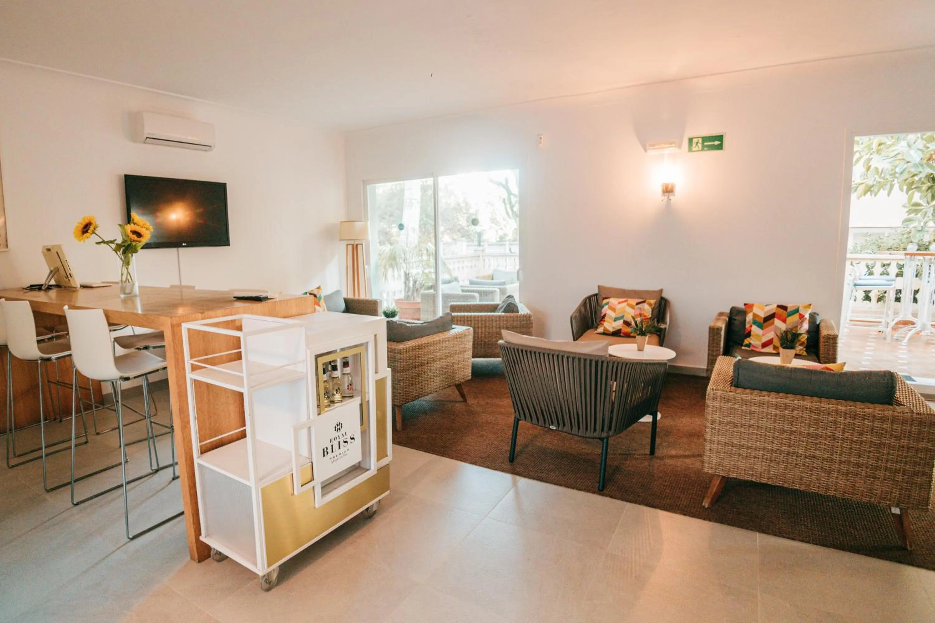 Communal lounge/ TV room in 4U Miranda - Adults Only