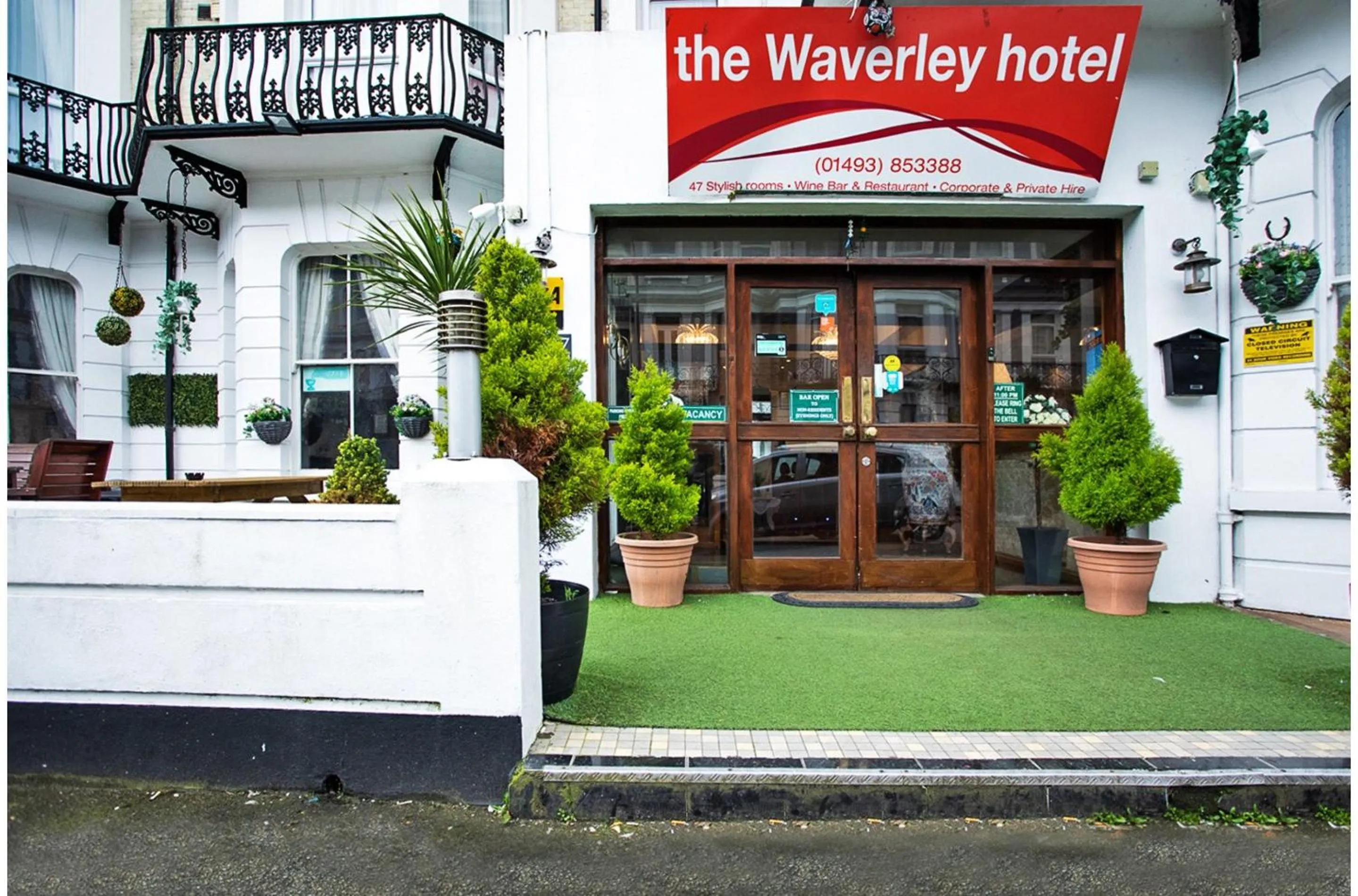 Facade/entrance in The Waverley Hotel