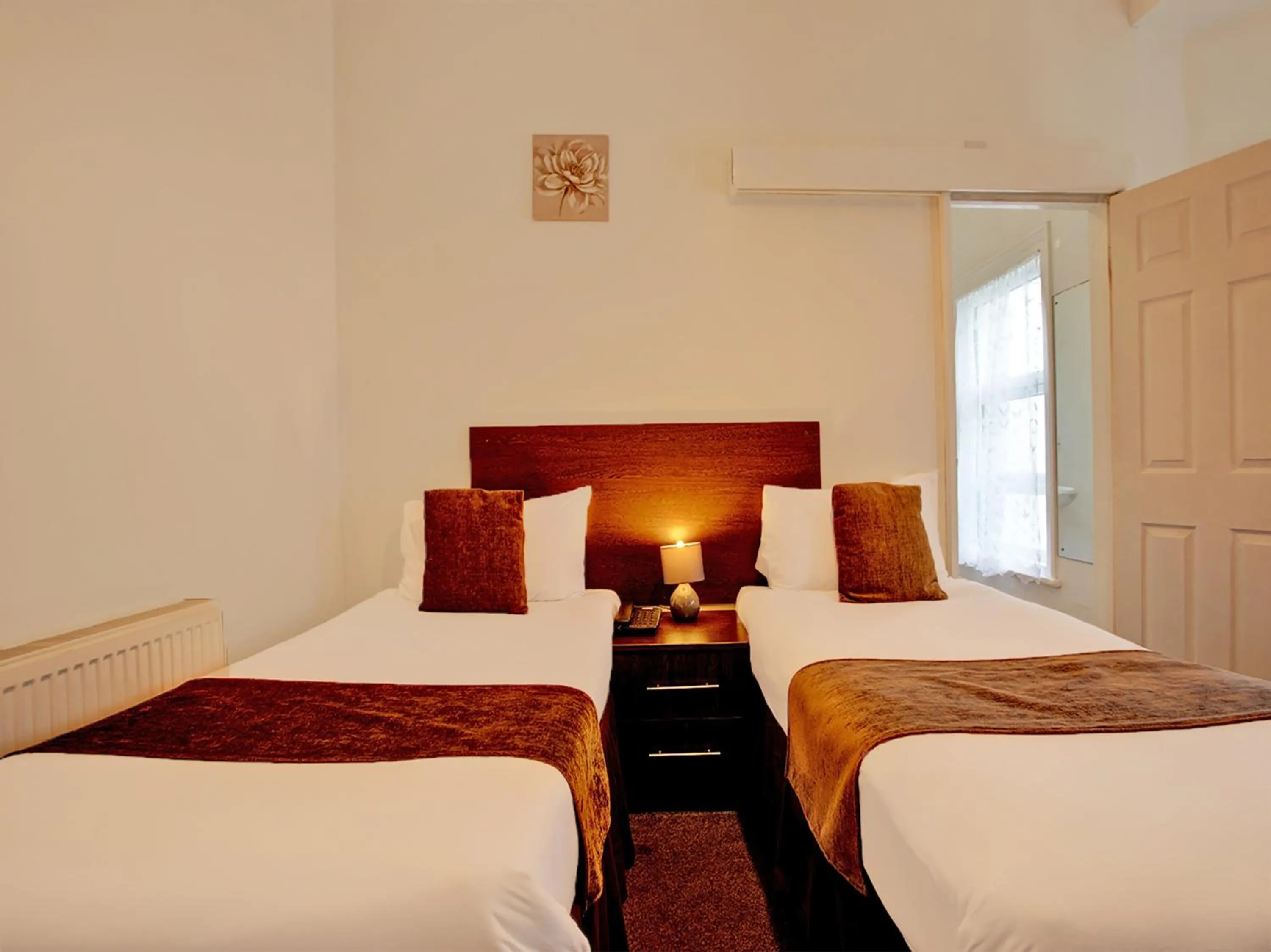 Bedroom, Bed in The Waverley Hotel