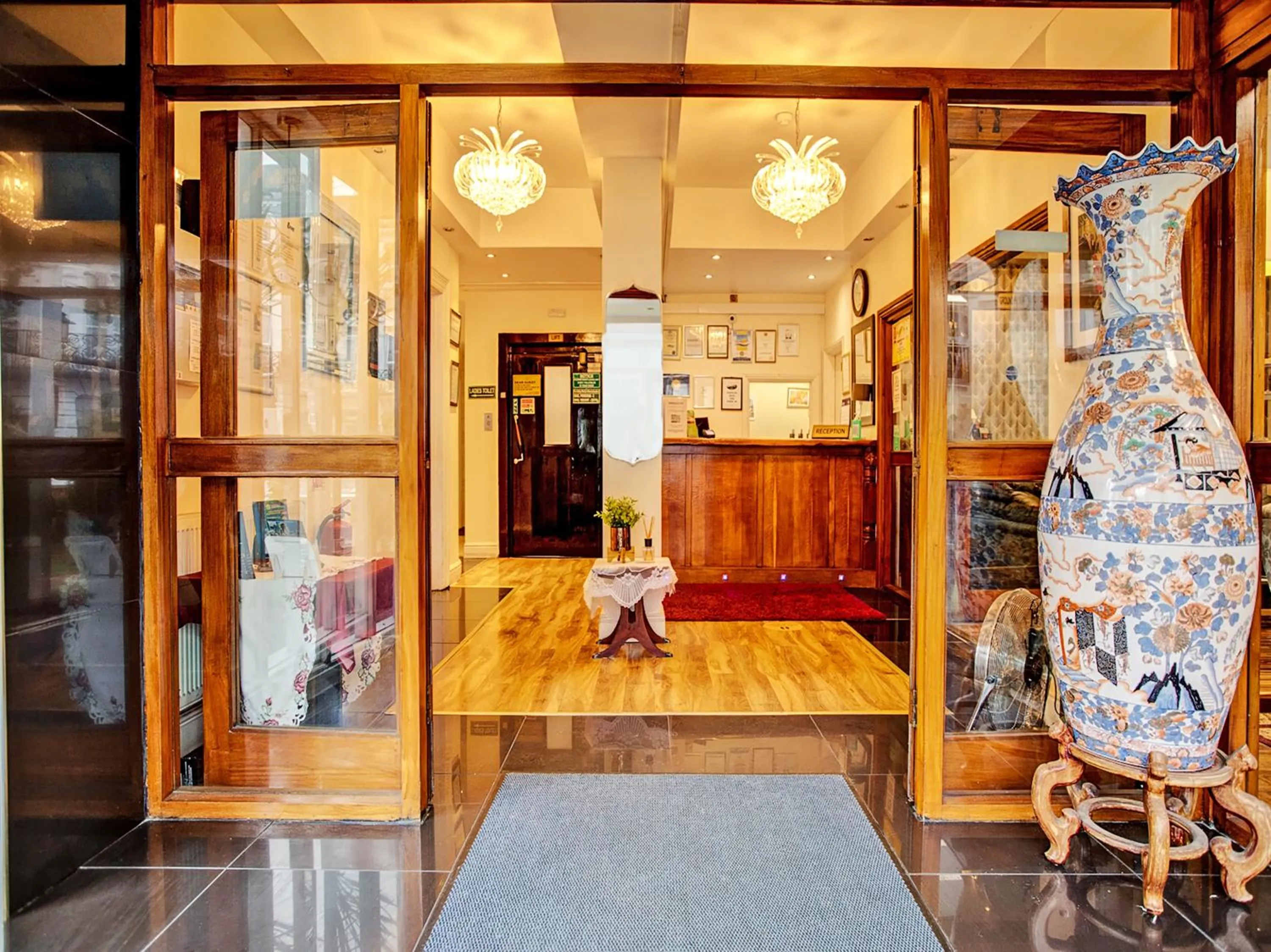 Lobby or reception in The Waverley Hotel