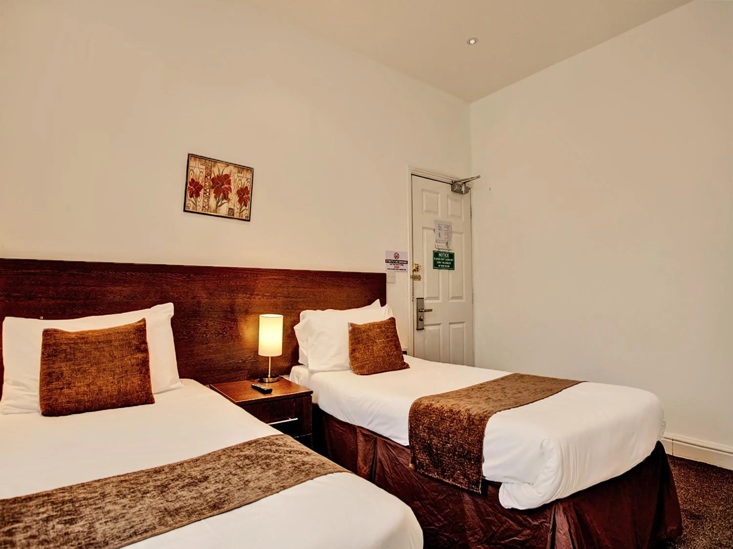 Bedroom, Bed in The Waverley Hotel