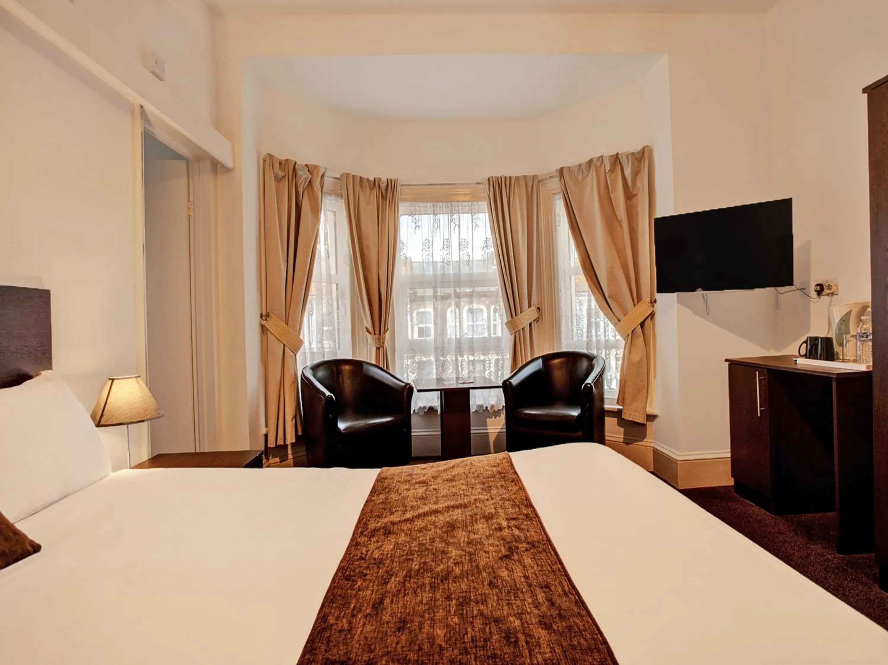 Bedroom, Bed in The Waverley Hotel