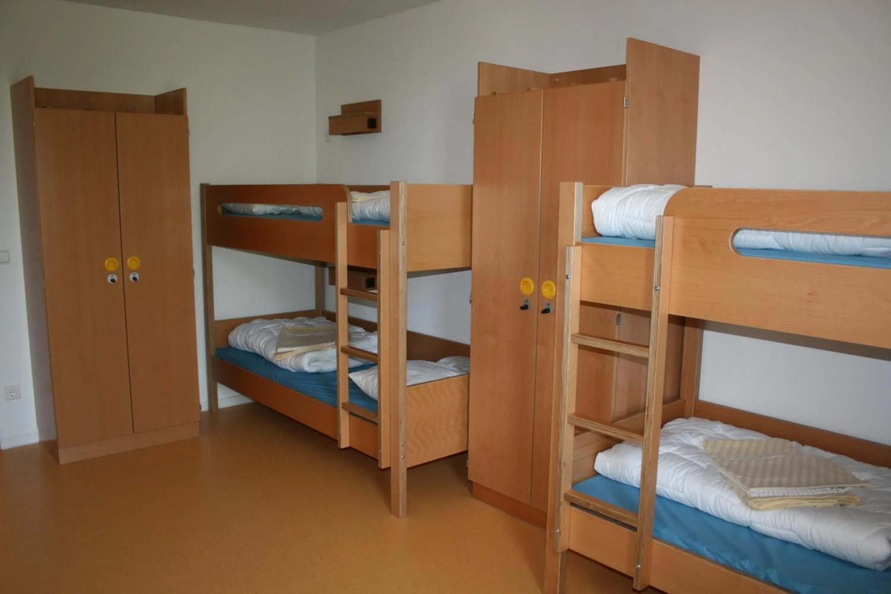 Single Bed in Male Dormitory Room in Jugendherberge Tübingen Single Bed in Male Dormitory Room in Jugendherberge Tübingen