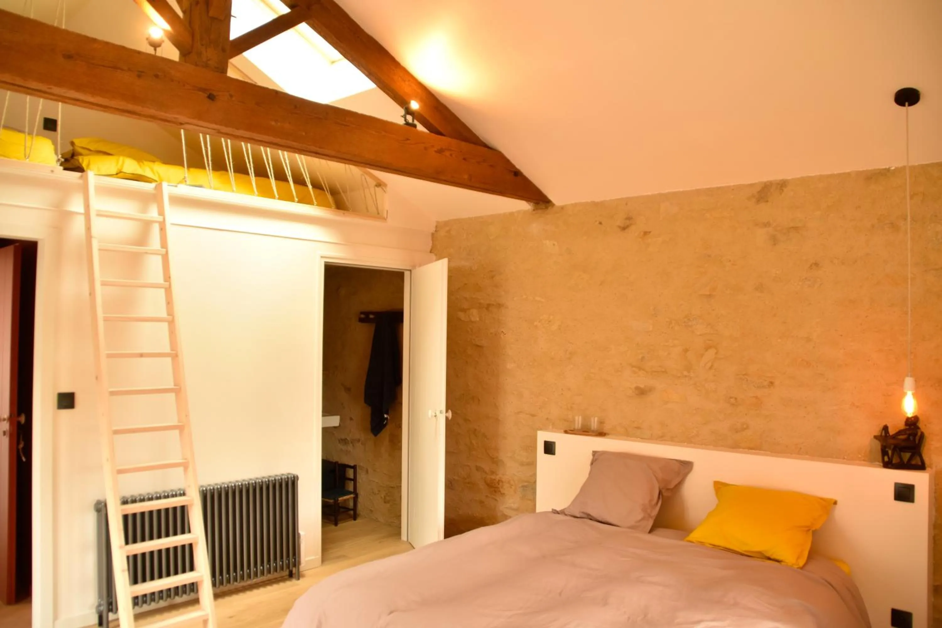 Photo of the whole room, Bed in Les Maillettes