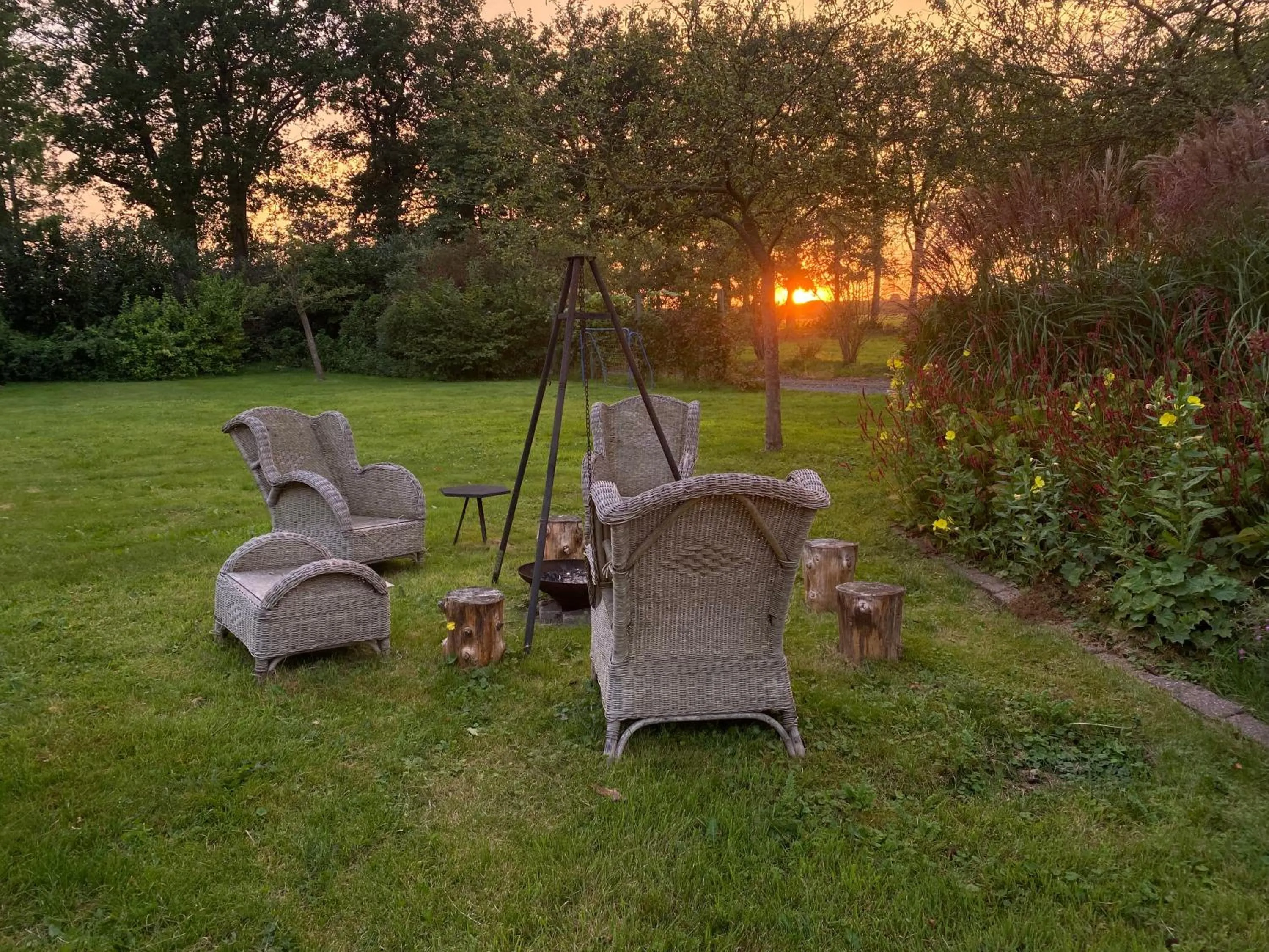 fireplace in Kindvriendelijk appartement de Hooge Stukken onder de rook van Groningen