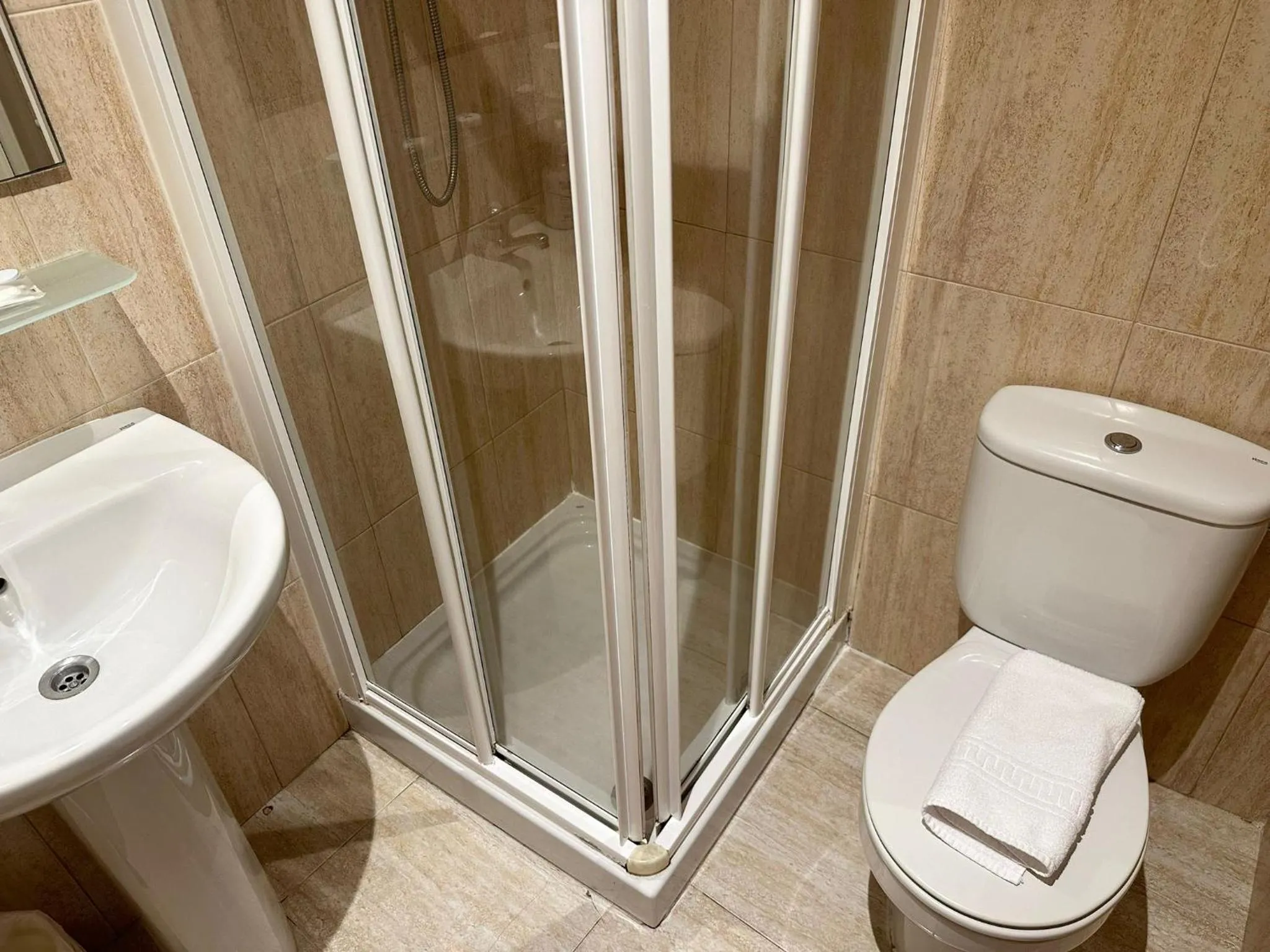 Shower in Hotel Sancho