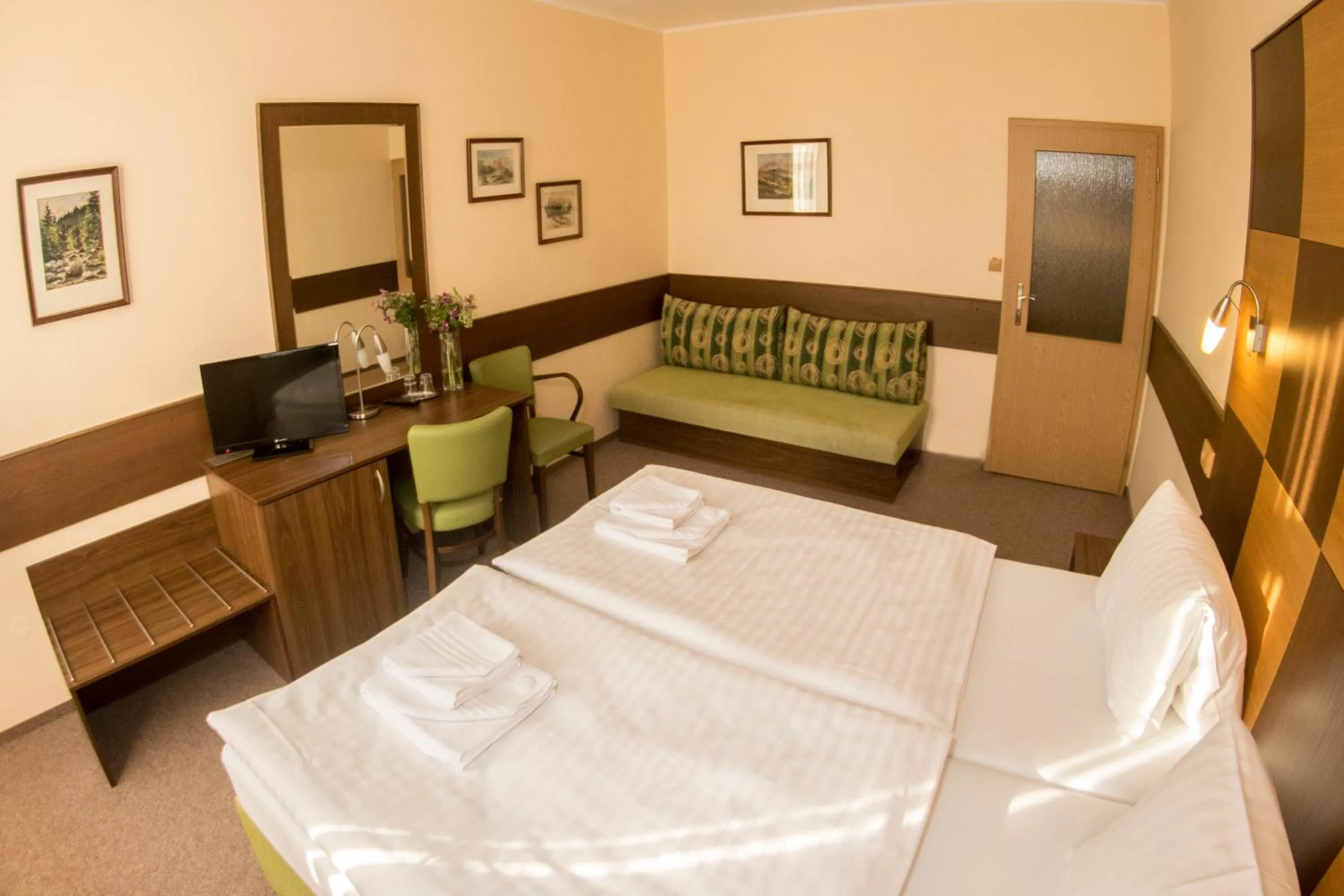 Photo of the whole room, Bed in Hotel Karel IV.