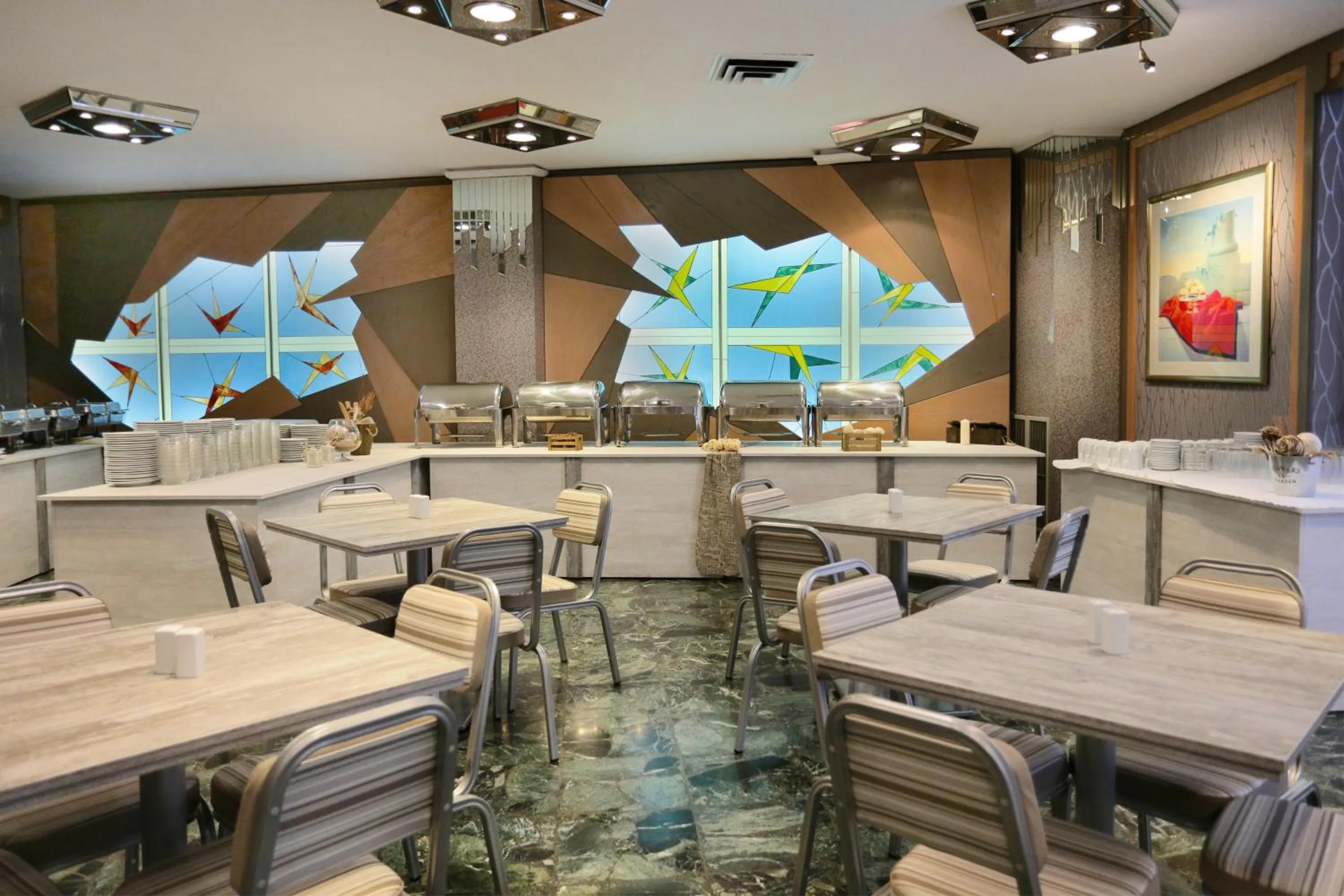 Restaurant/places to eat in Xenophon Hotel