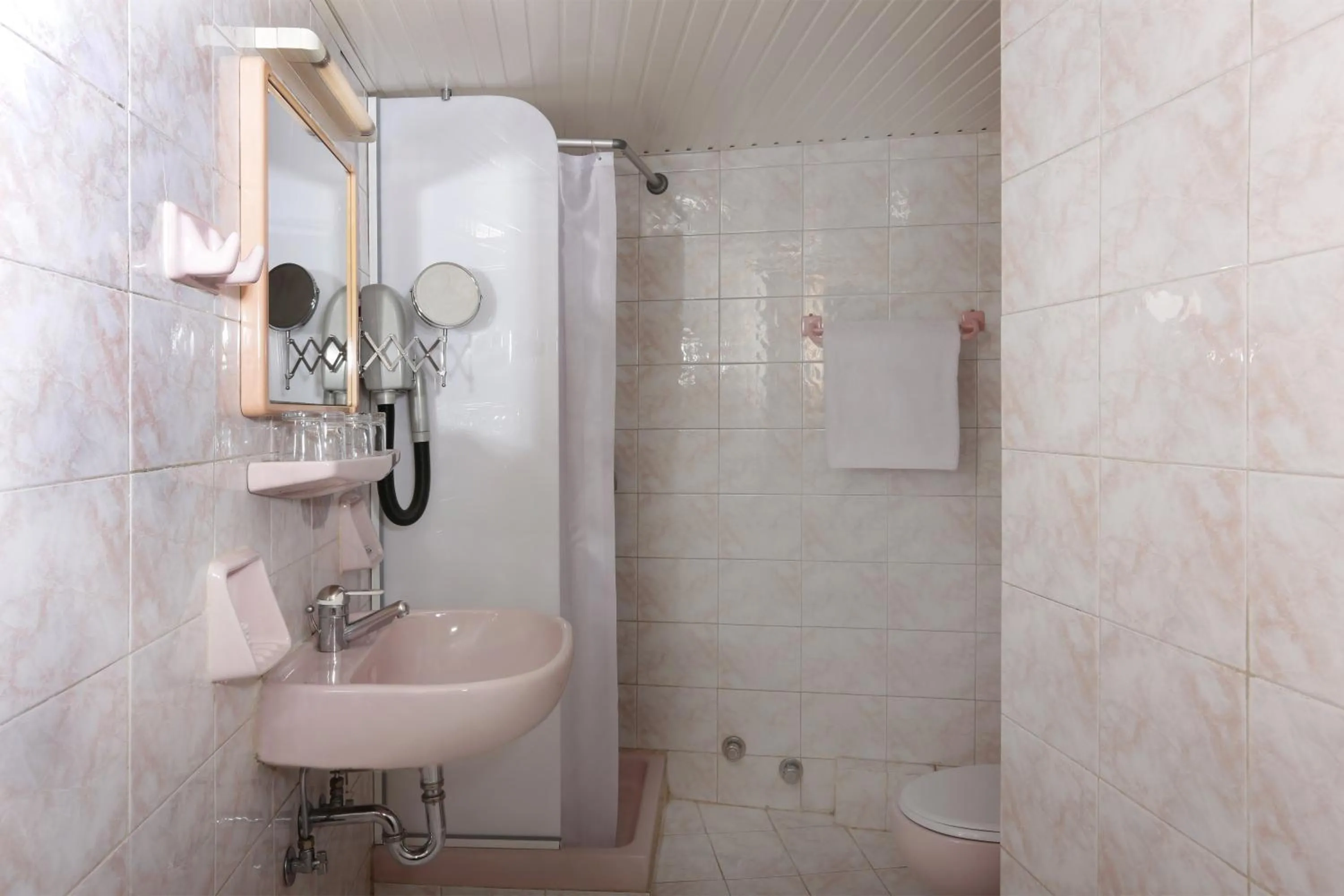 Bathroom in Xenophon Hotel