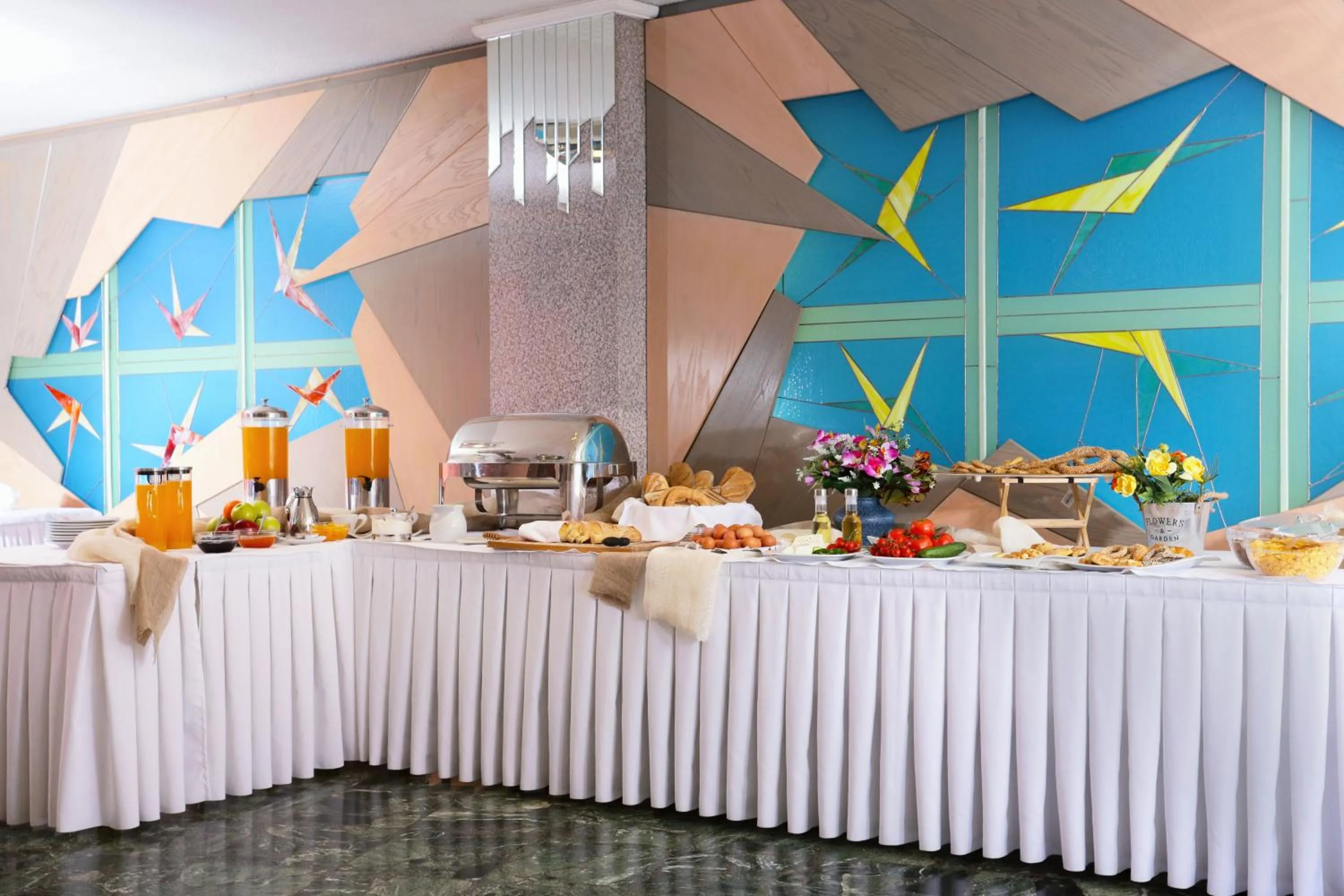 Food in Xenophon Hotel