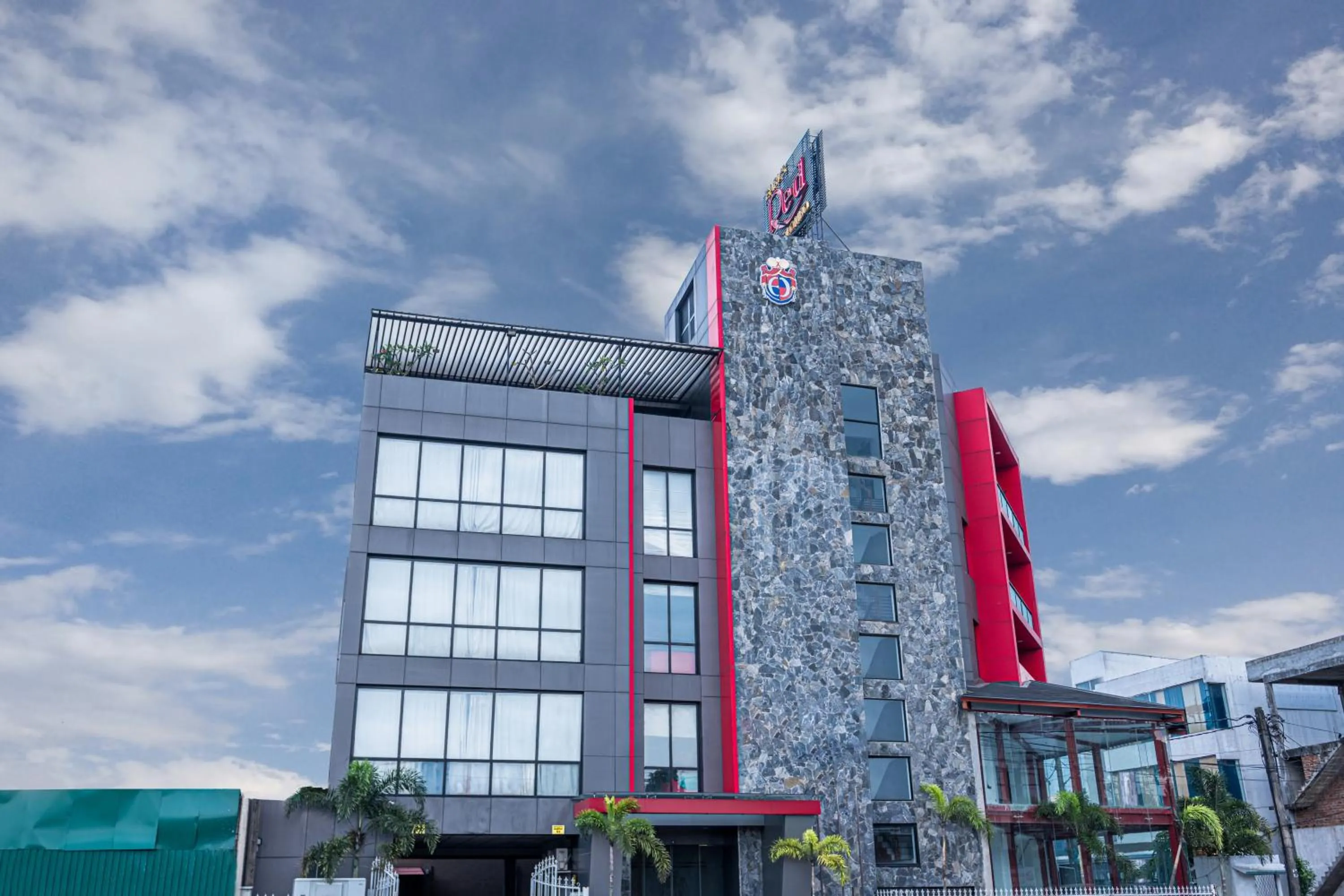 Property building in Earl's Red Colombo