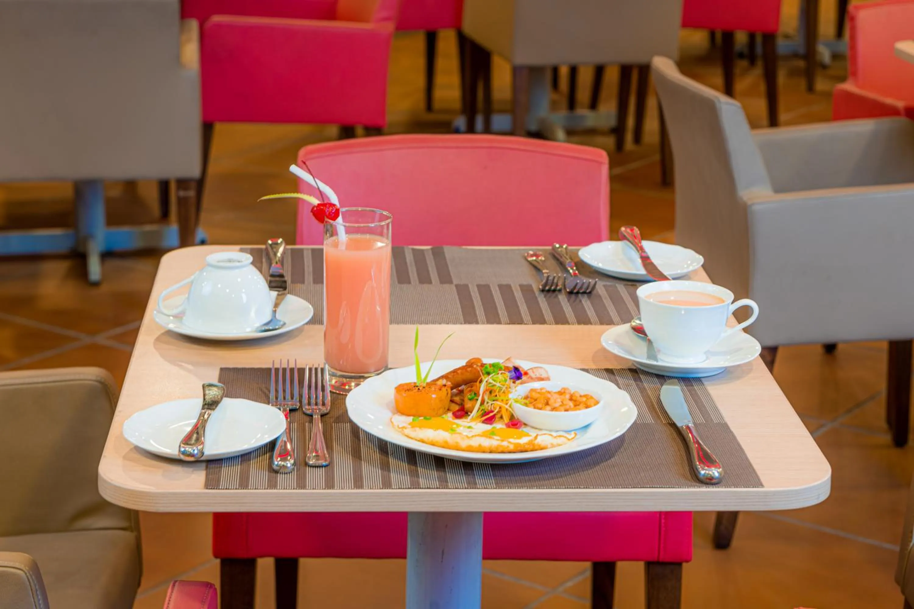 Restaurant/places to eat in Earl's Red Colombo