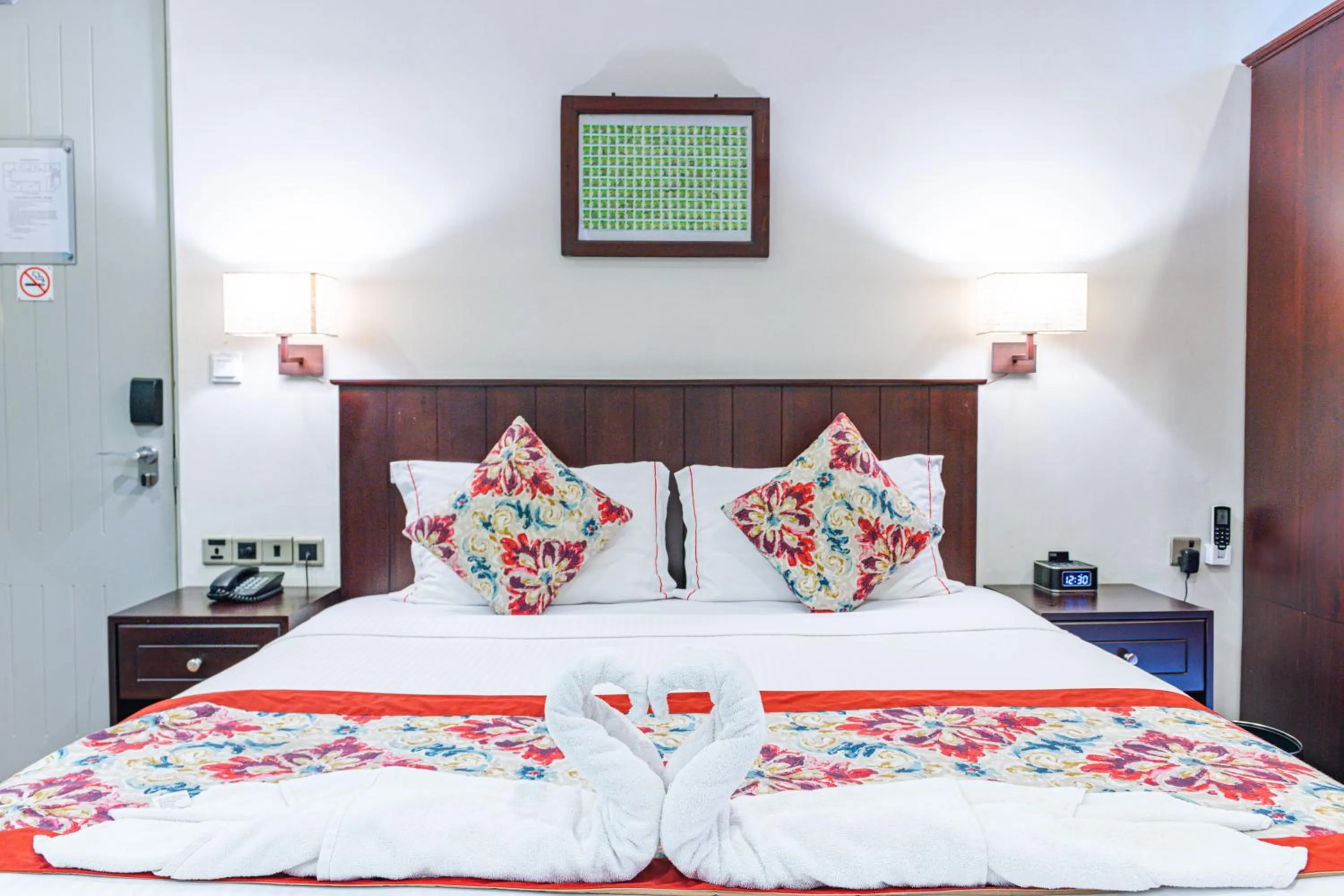 Bed in Earl's Red Colombo