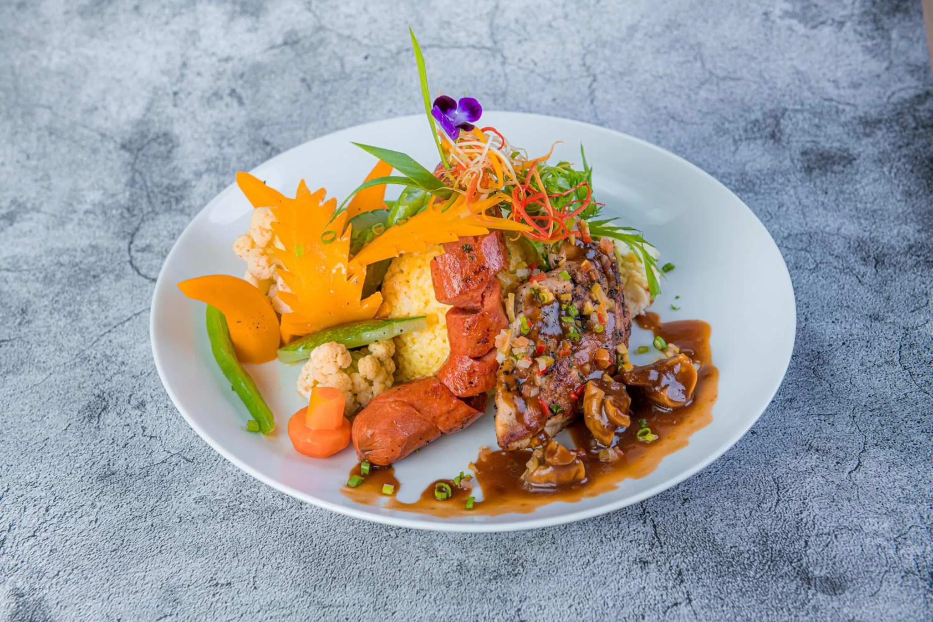 Dinner in Earl's Red Colombo