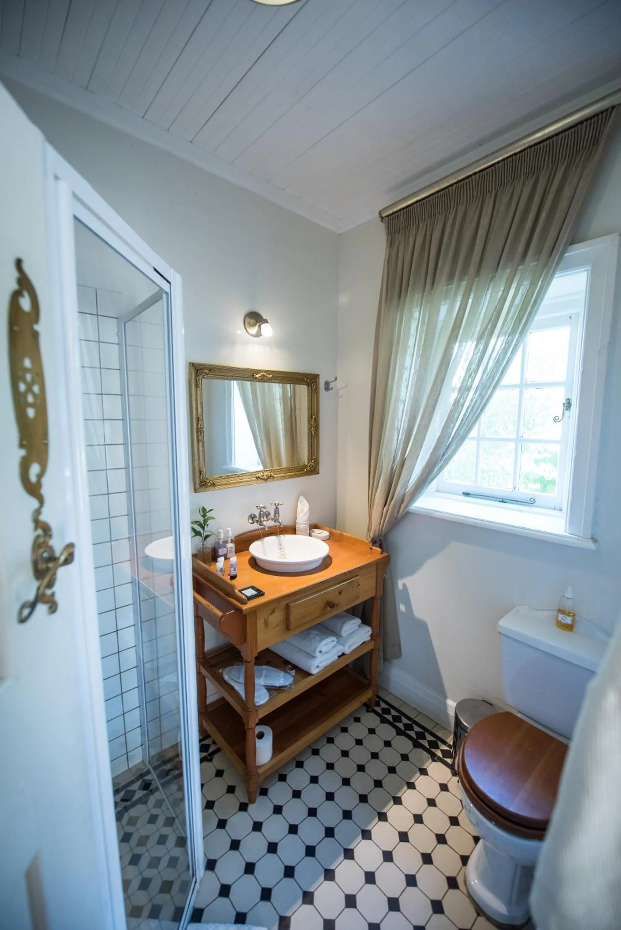 Bathroom, Bed in Excelsior Manor Guesthouse