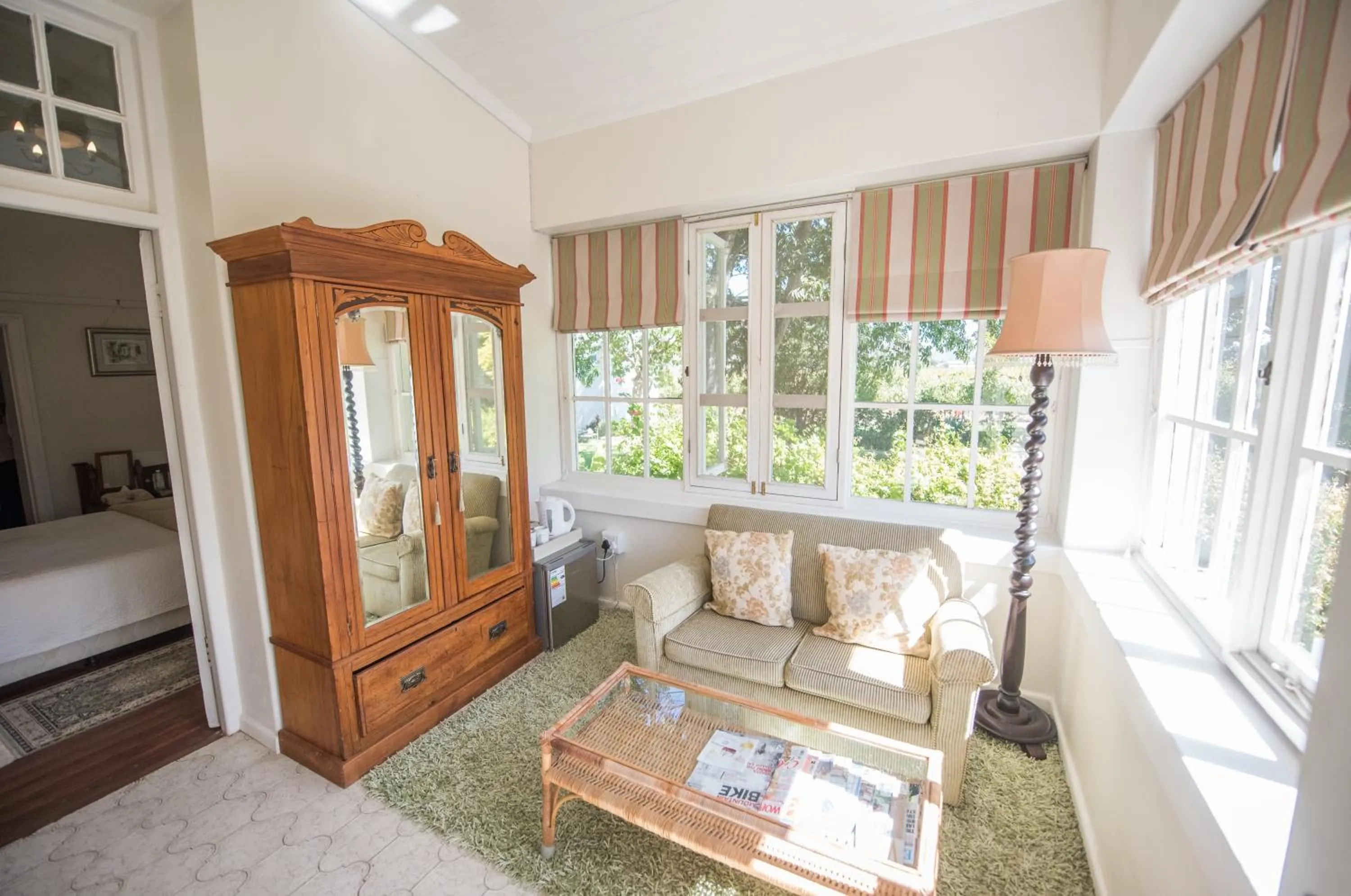 Seating area, Bed in Excelsior Manor Guesthouse