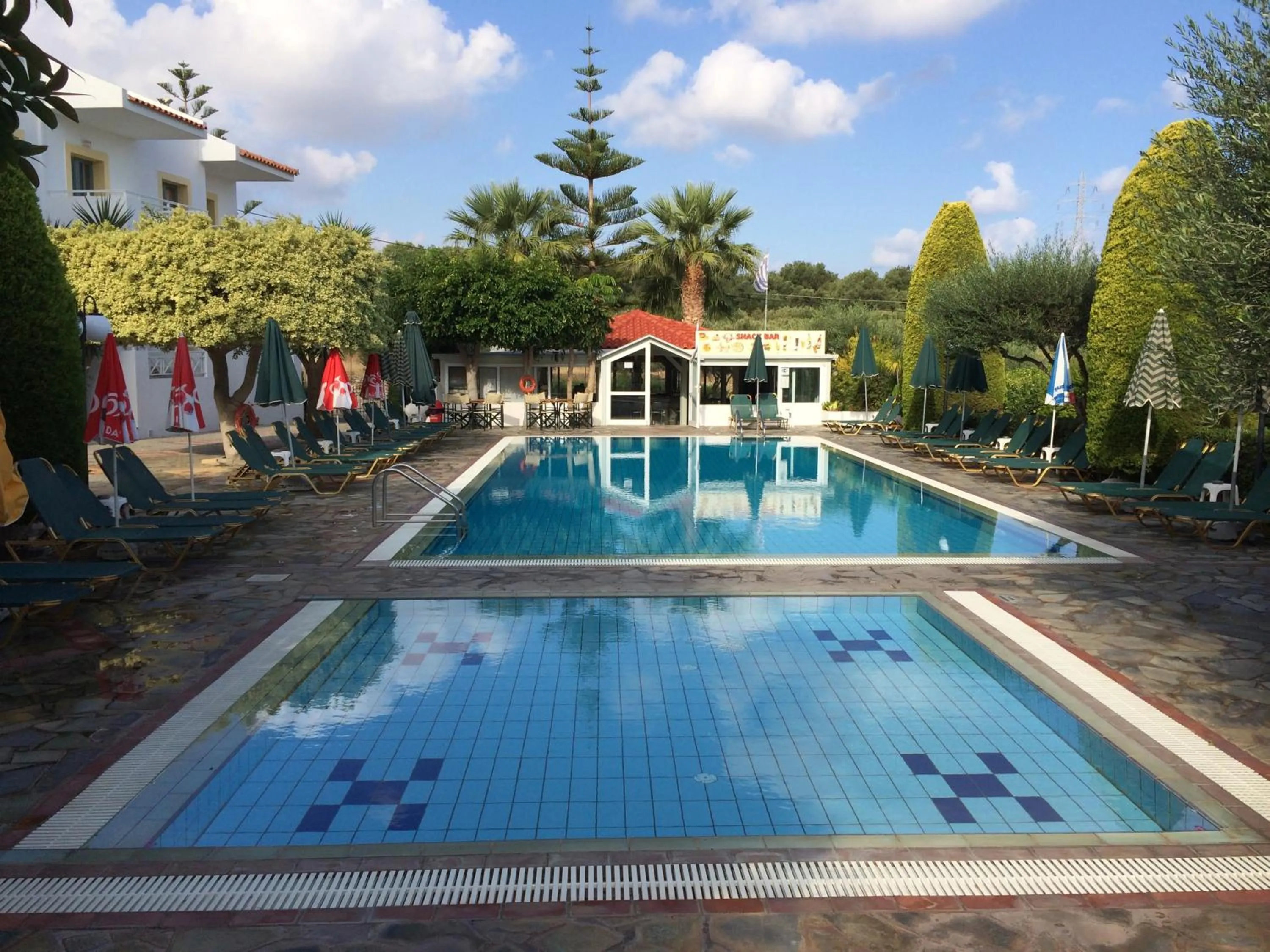 Swimming pool in Nikolas Villas Appartments