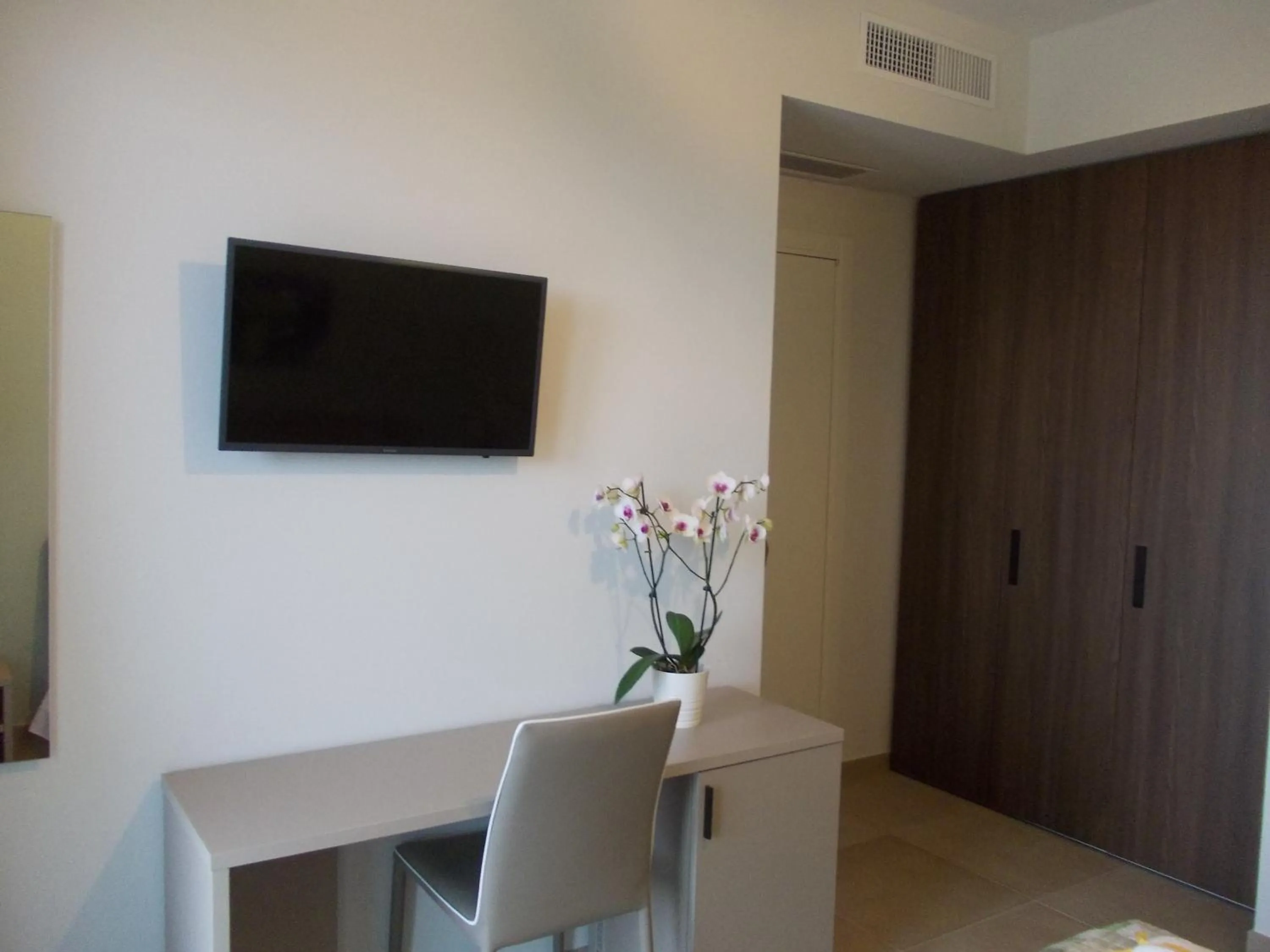 TV and multimedia in VILLA LAURO LUXURY B&B