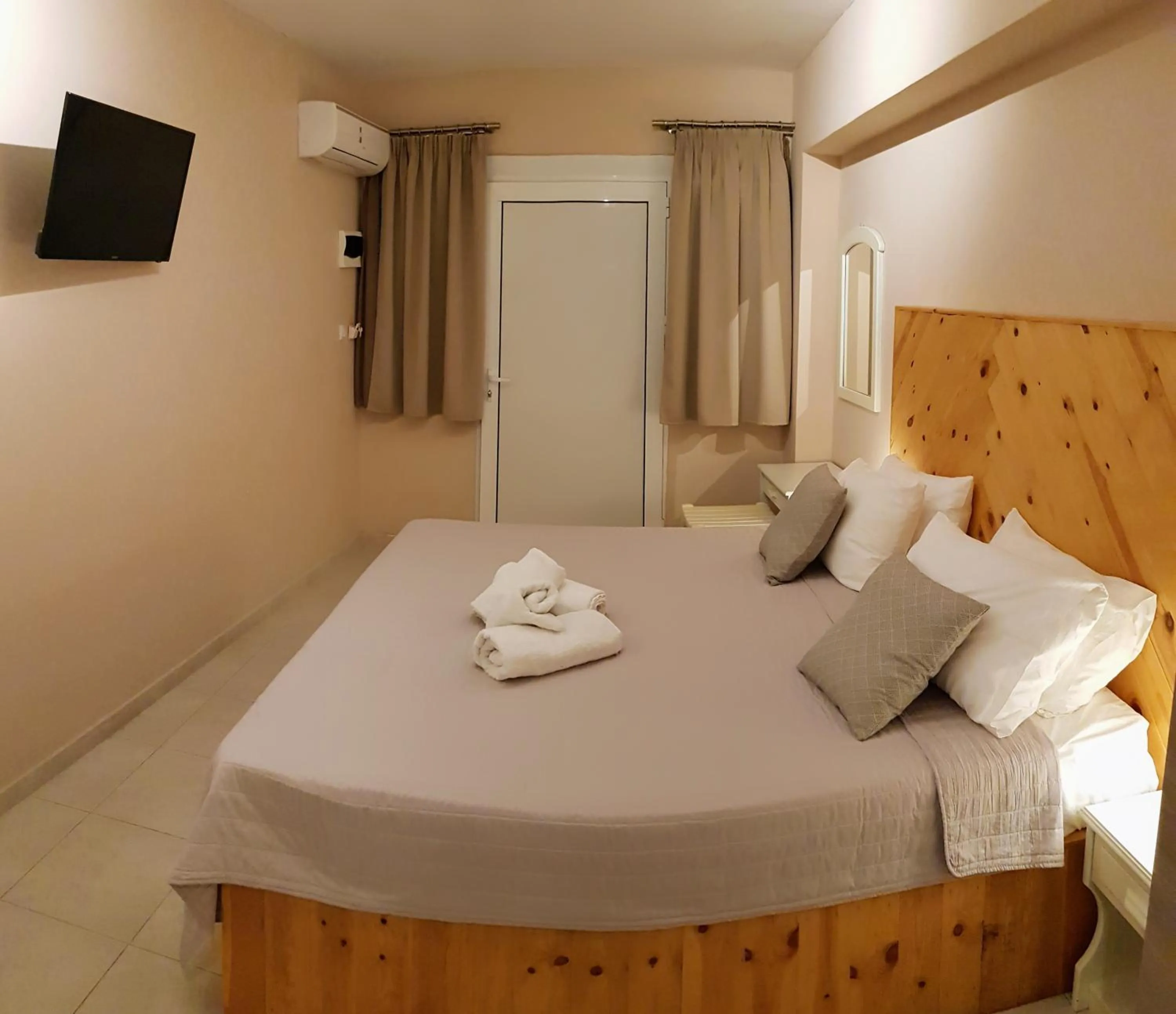 Photo of the whole room in Anemos Hotel