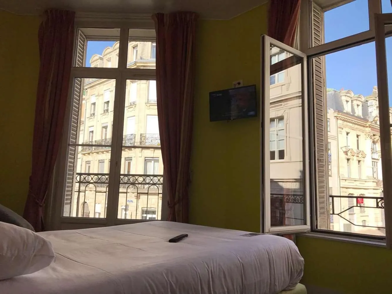 Bedroom in Brit Hotel Aux Sacres Reims, Centre Historique