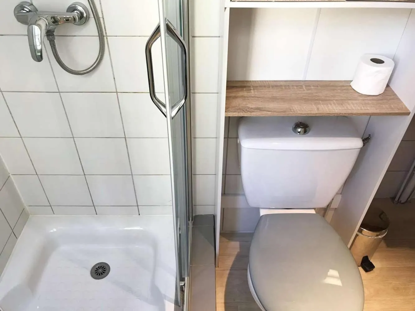 Bathroom in Brit Hotel Aux Sacres Reims, Centre Historique