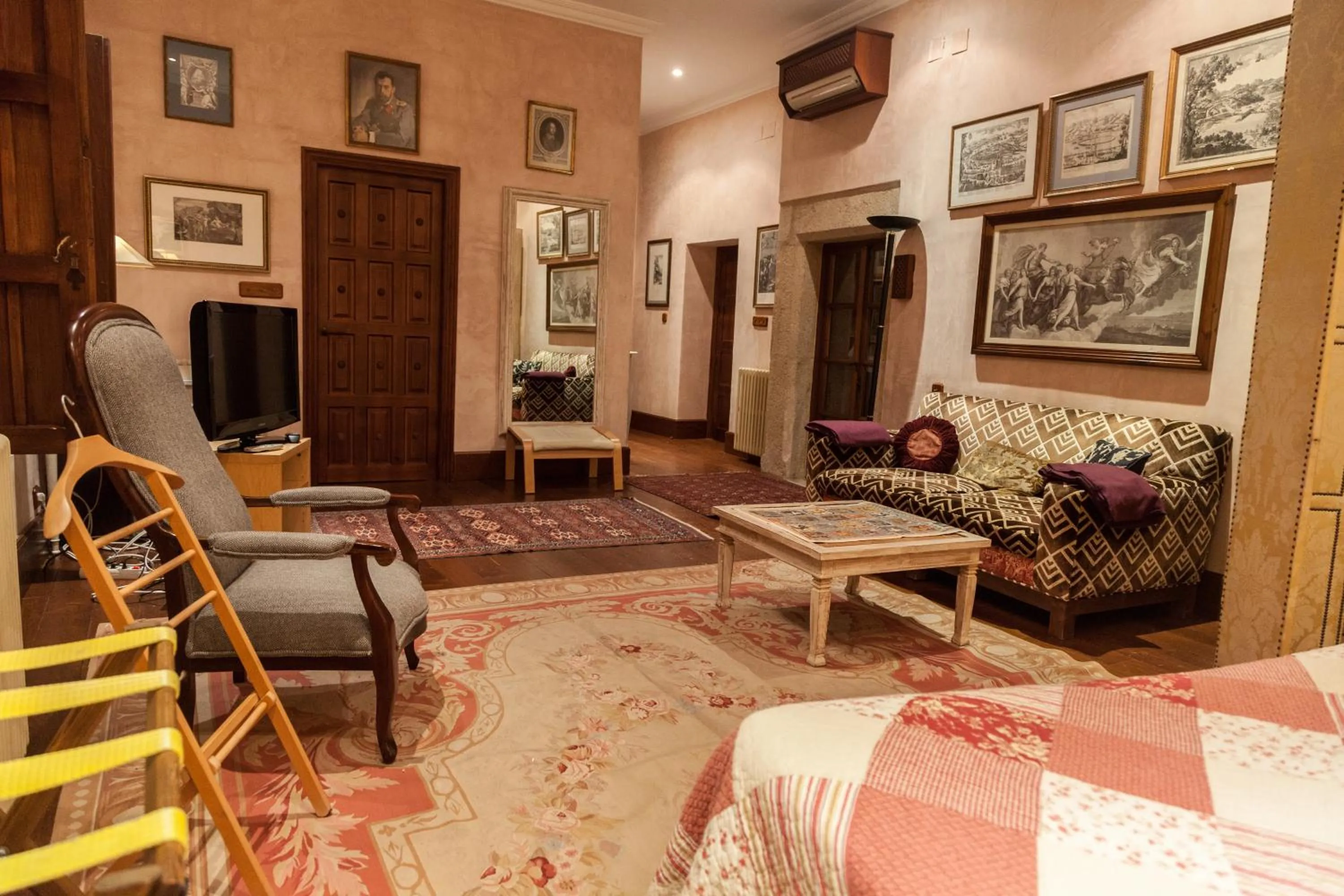 Photo of the whole room in Palacio Chaves Hotel