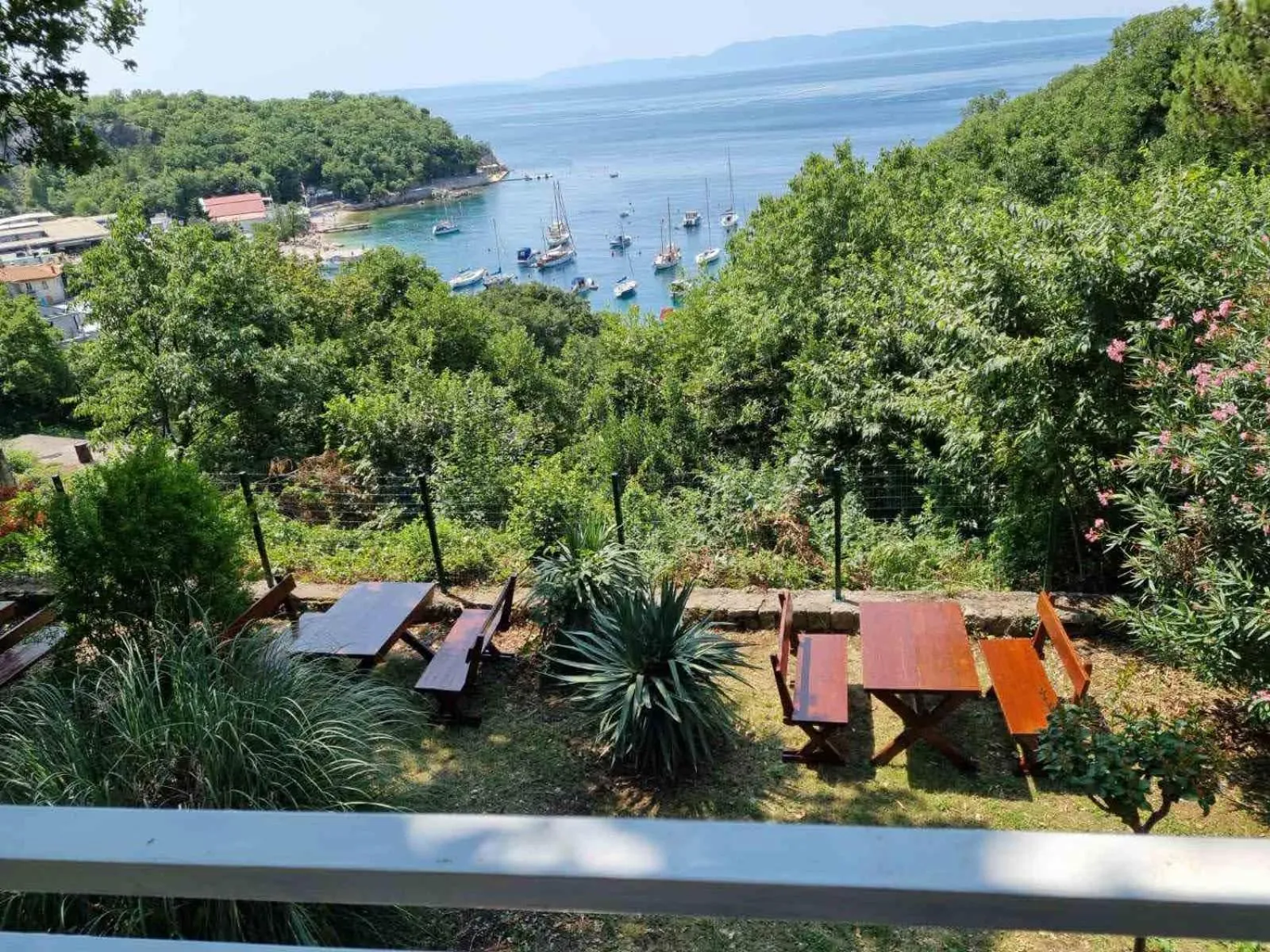 Restaurant/places to eat in Boarding House Lucija