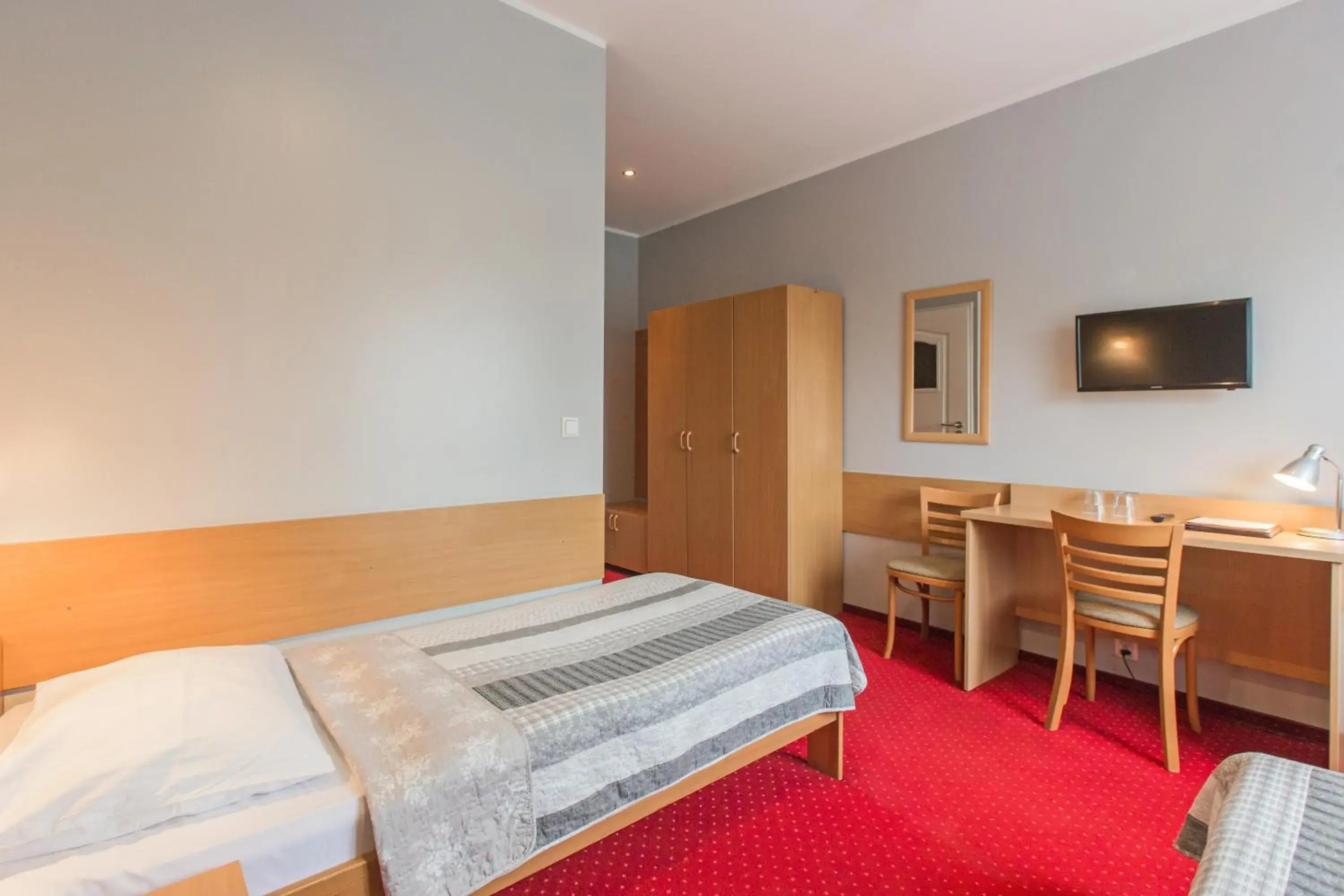 Standard Twin Room - single occupancy in HOTEL ŁABĘDY i Hostel Łabędy Standard Twin Room - single occupancy in HOTEL ŁABĘDY i Hostel Łabędy